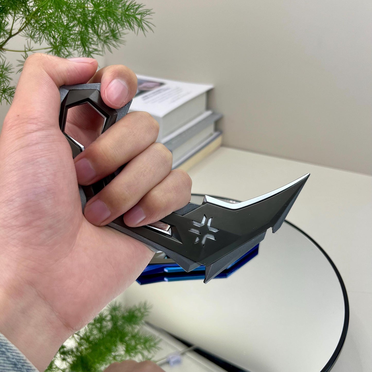 Valorant Vct Karambit Knife, Valorant Game Peripheral, Weapon Replica Collection, Desk Ornament, Metal Material Weapon Model, Handmade Gift