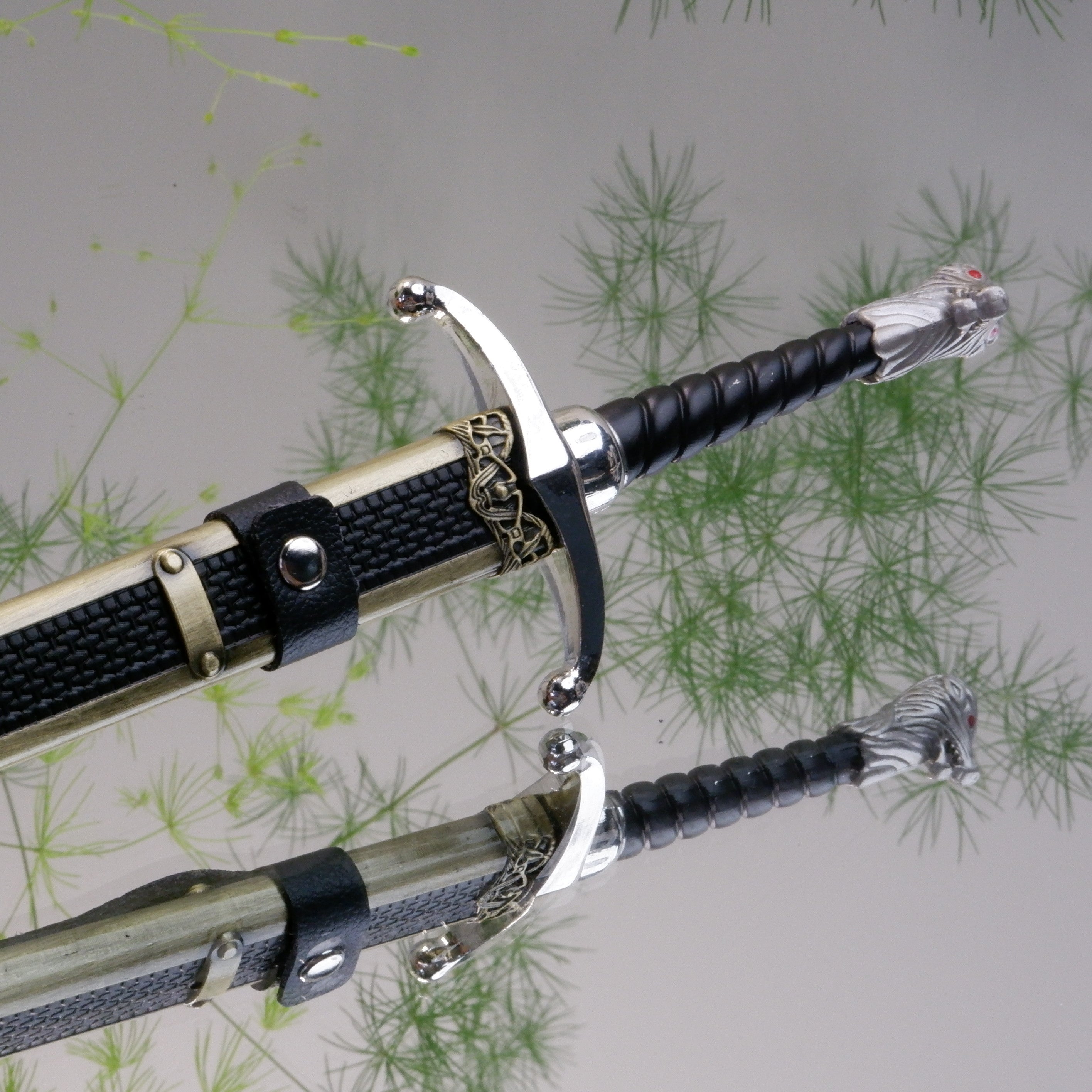 Games Movie And TV Peripheral Medieval Antique Long Claw Swords With Scabbard Weapon Model High-Quality Metal Crafts Ornaments Boys Toy Gift