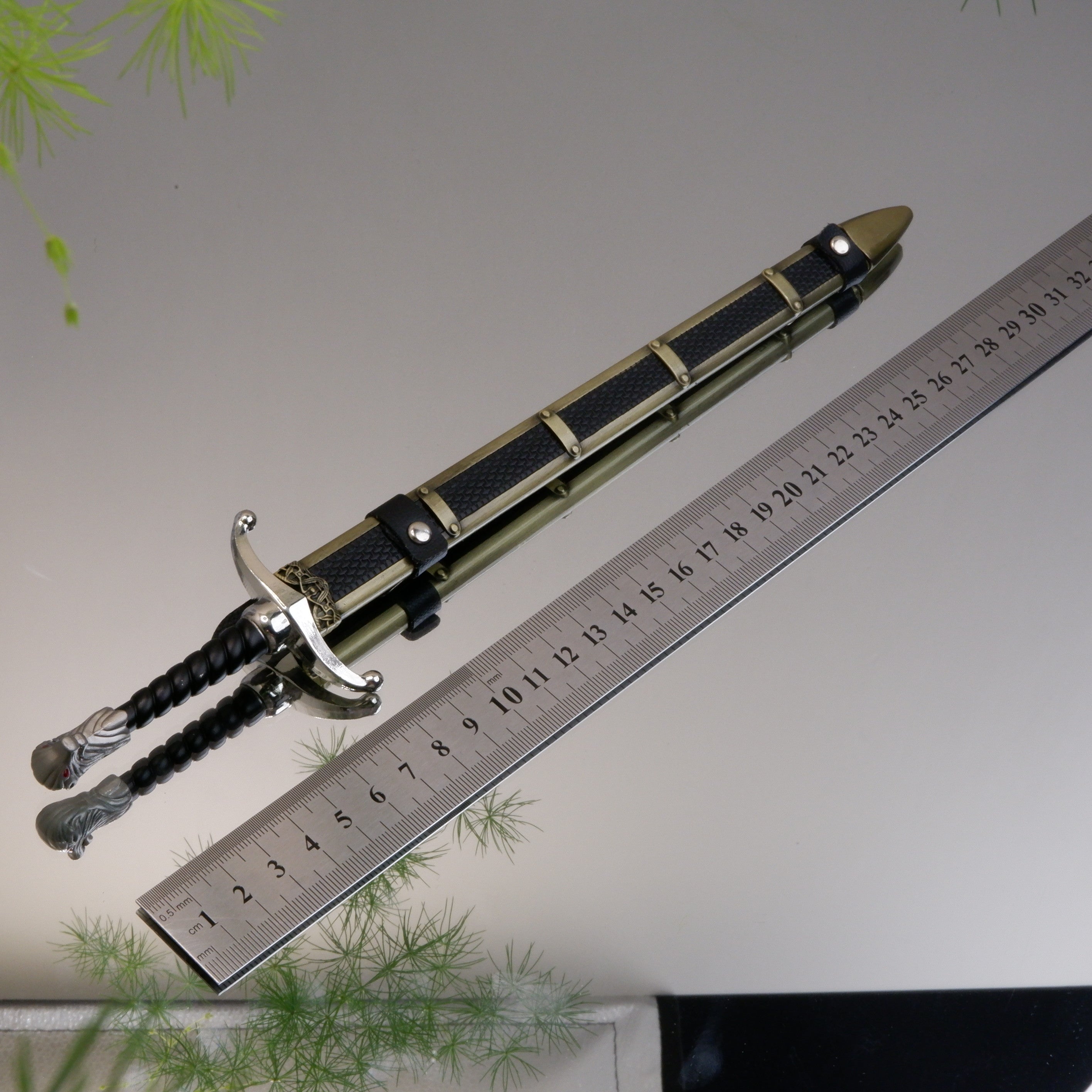Games Movie And TV Peripheral Medieval Antique Long Claw Swords With Scabbard Weapon Model High-Quality Metal Crafts Ornaments Boys Toy Gift