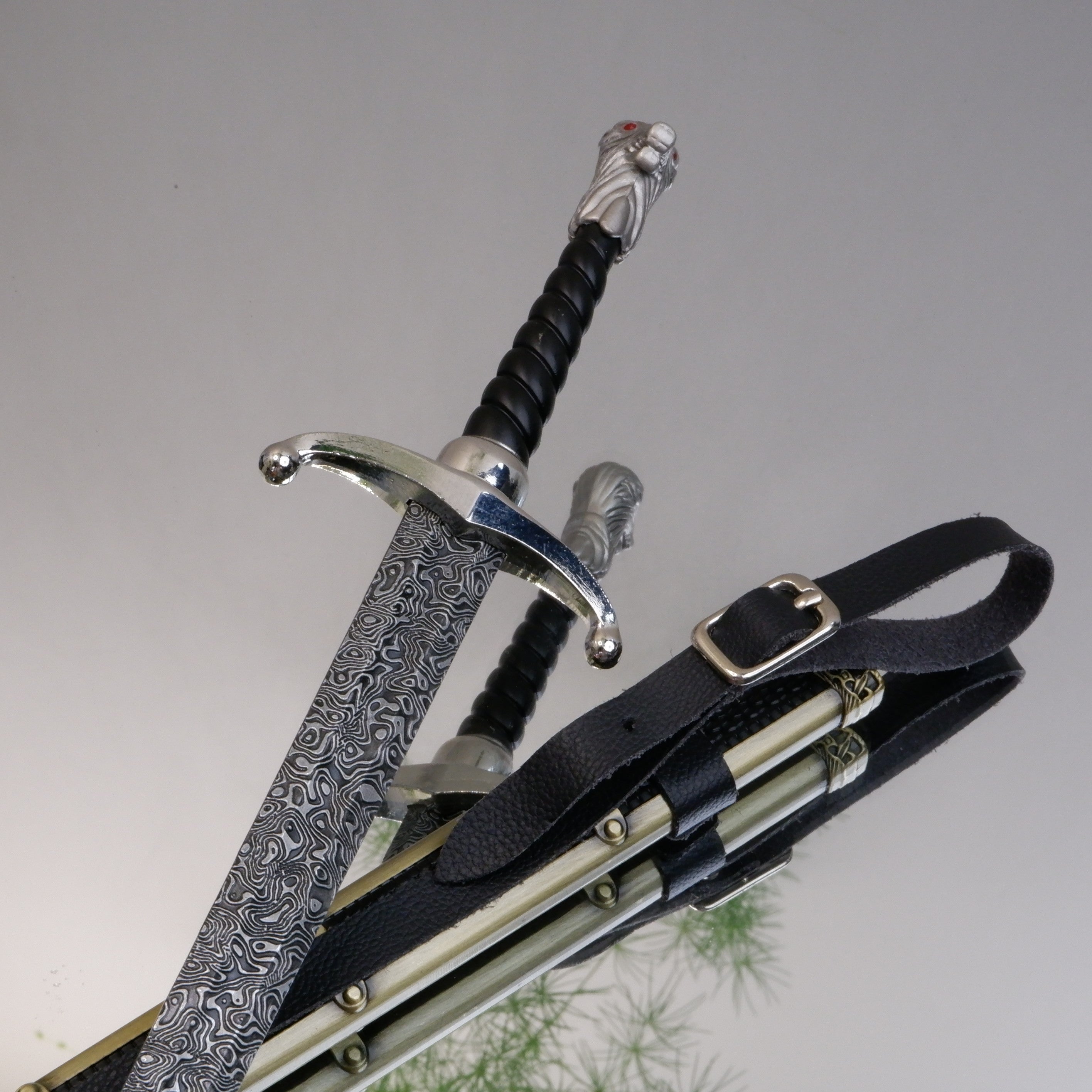 Games Movie And TV Peripheral Medieval Antique Long Claw Swords With Scabbard Weapon Model High-Quality Metal Crafts Ornaments Boys Toy Gift