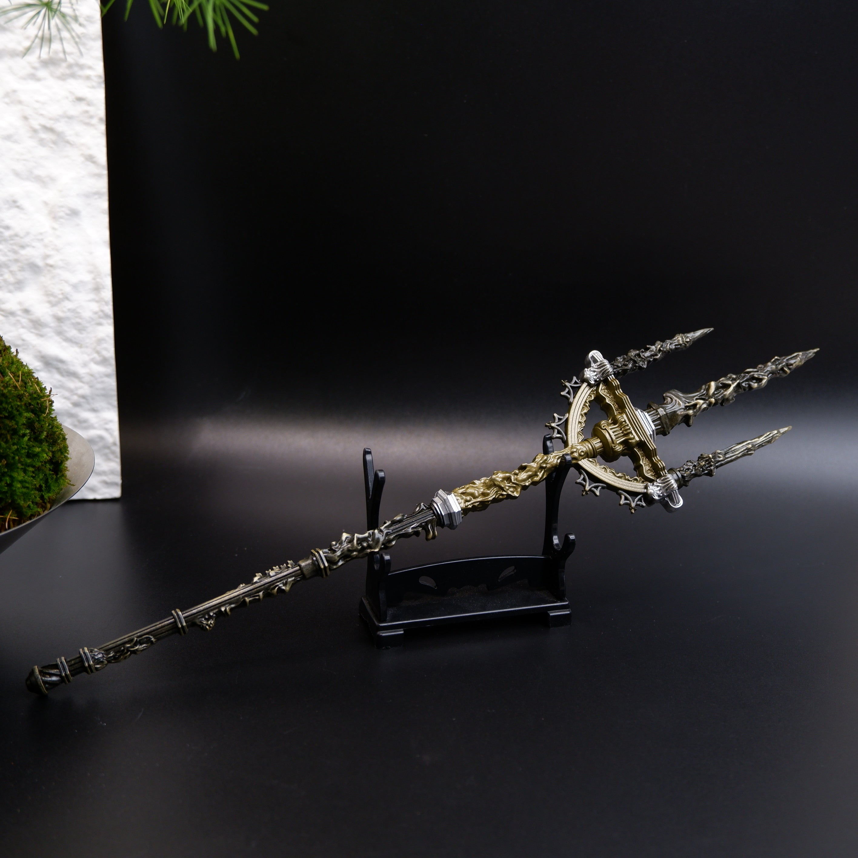 ER Mohgwyn's Sacred Spear Metal Miniature