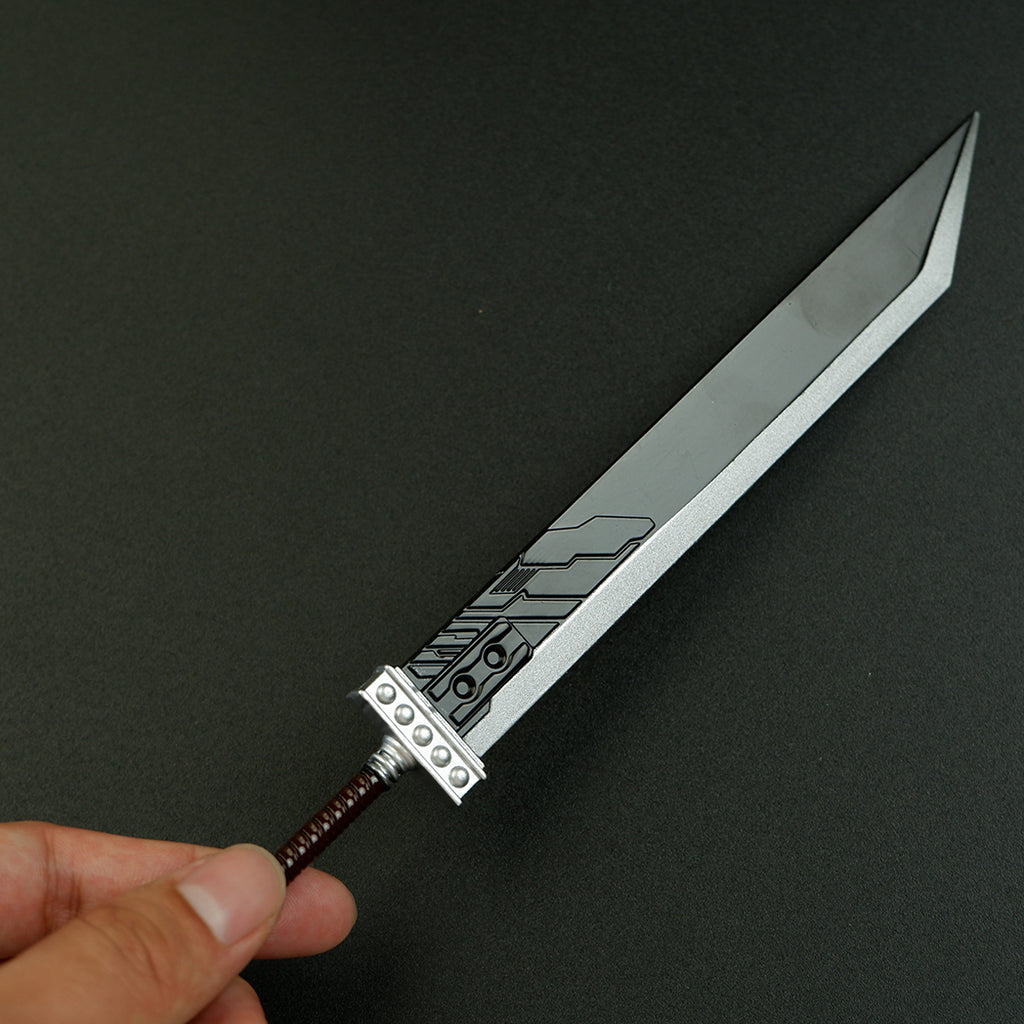 Final Fantasy Cloud Buster Sword Metal Keychain – Zinc Alloy RPG Mini Sword Bag Charm Collectible