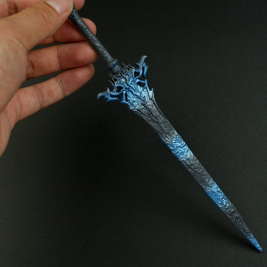 Final Fantasy RPG Weapon Miniature Set – Buster Sword, Invictus & Gunblade Zinc Alloy Display Collectible