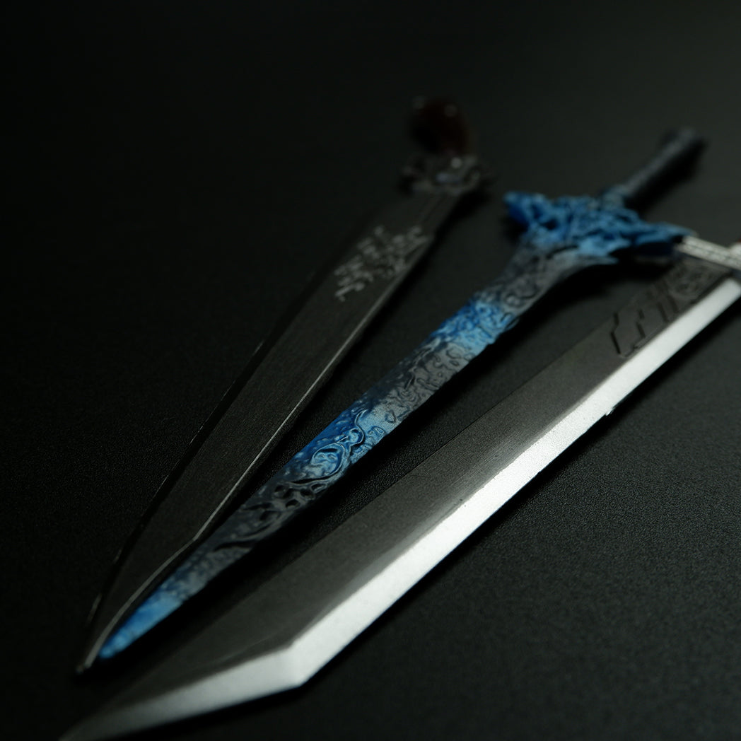Final Fantasy RPG Weapon Miniature Set – Buster Sword, Invictus & Gunblade Zinc Alloy Display Collectible