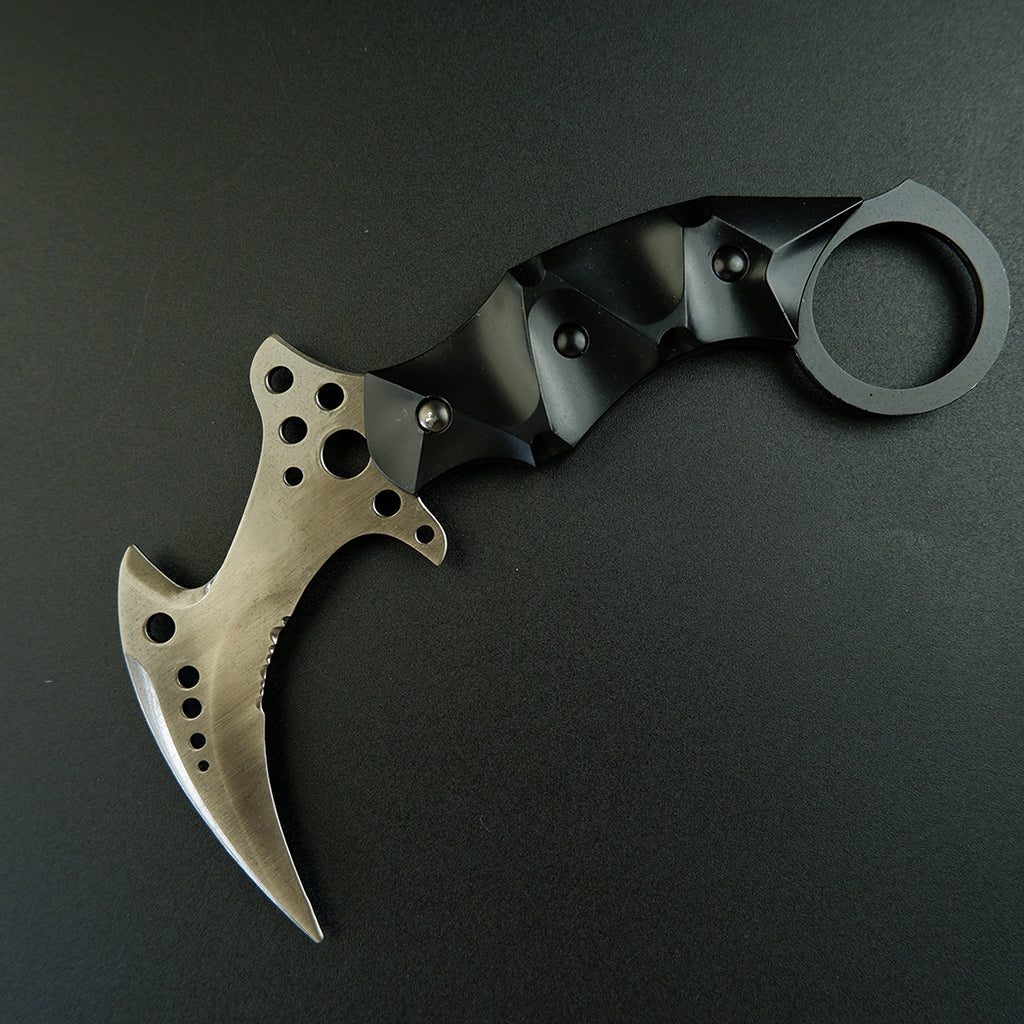 Hand-forging Re8 Chris Karambit Sharp Blade Stainless Steel Replica