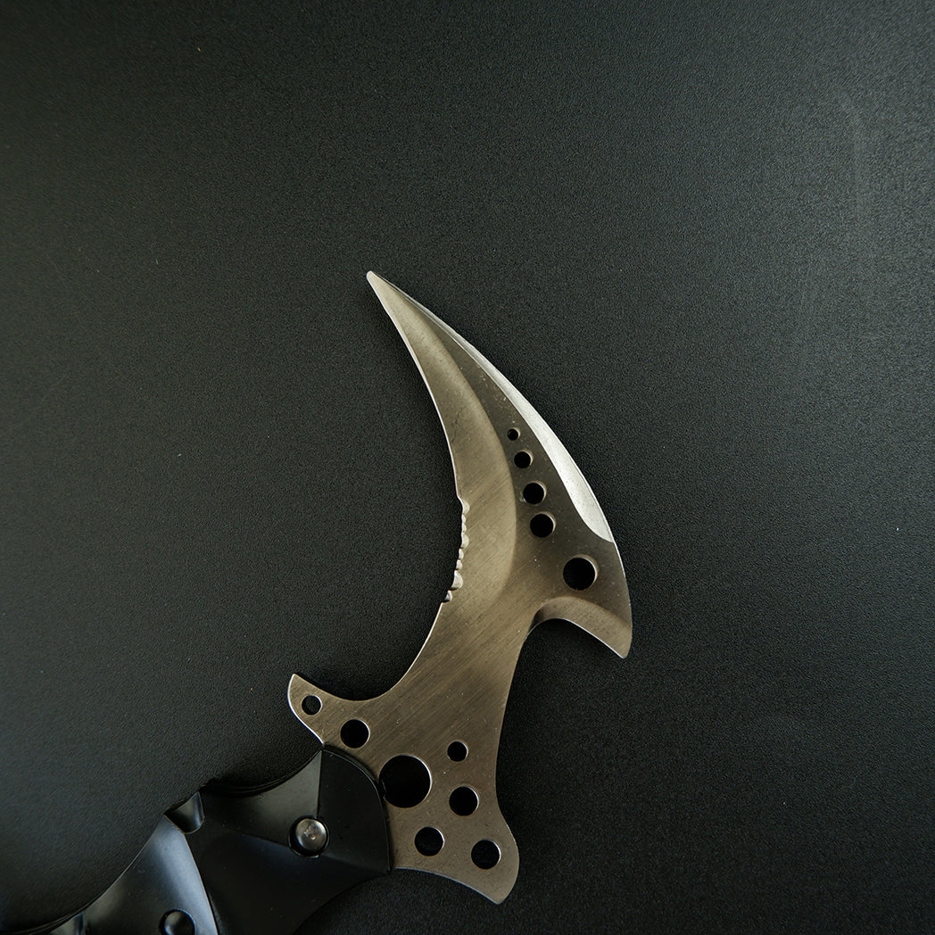 Hand-forging Re8 Chris Karambit Sharp Blade Stainless Steel Replica
