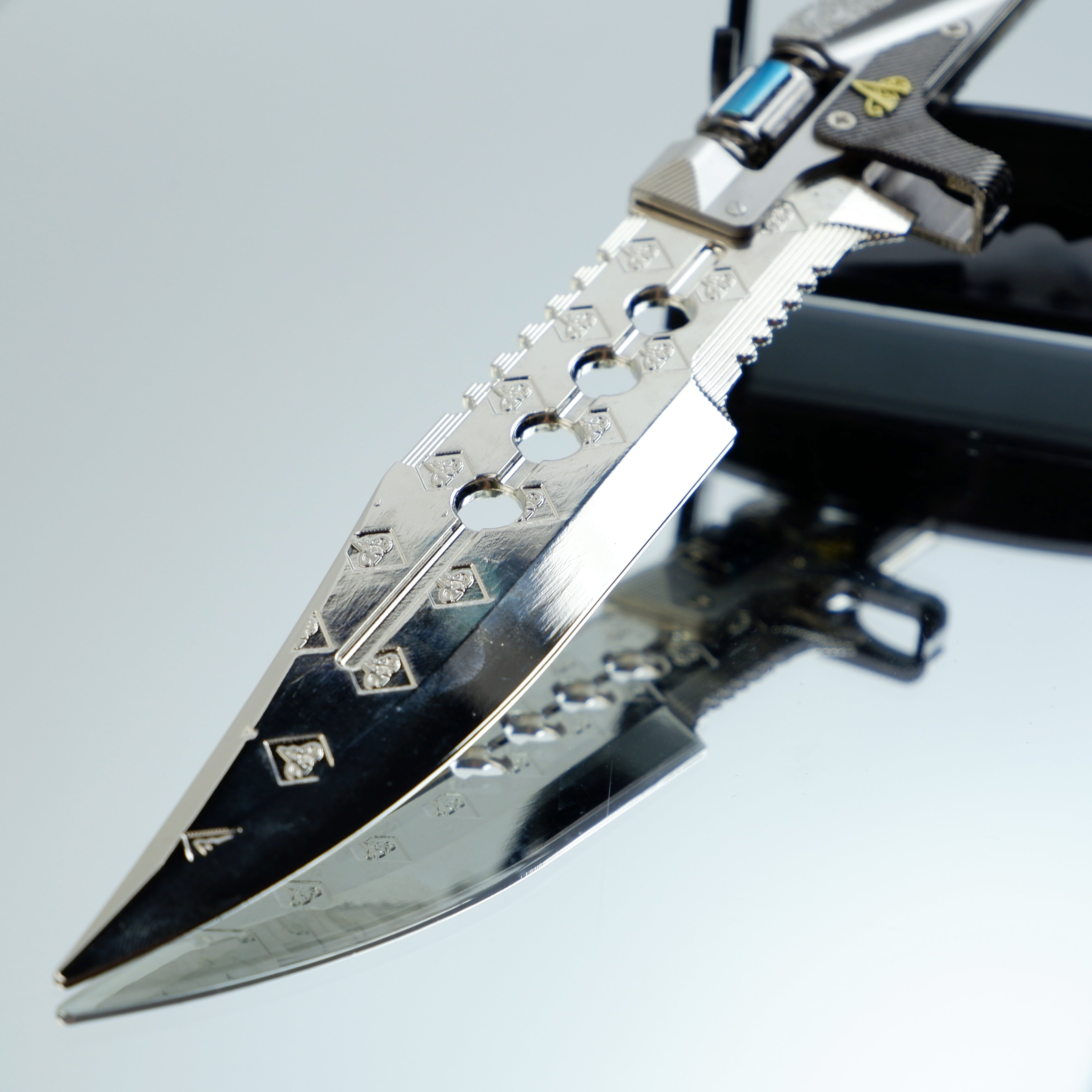 Valorant Sovereign Knife 22cm Metal Replica with Sheath & Stand – Zinc Alloy Celestial Engraved Dagger Collectible