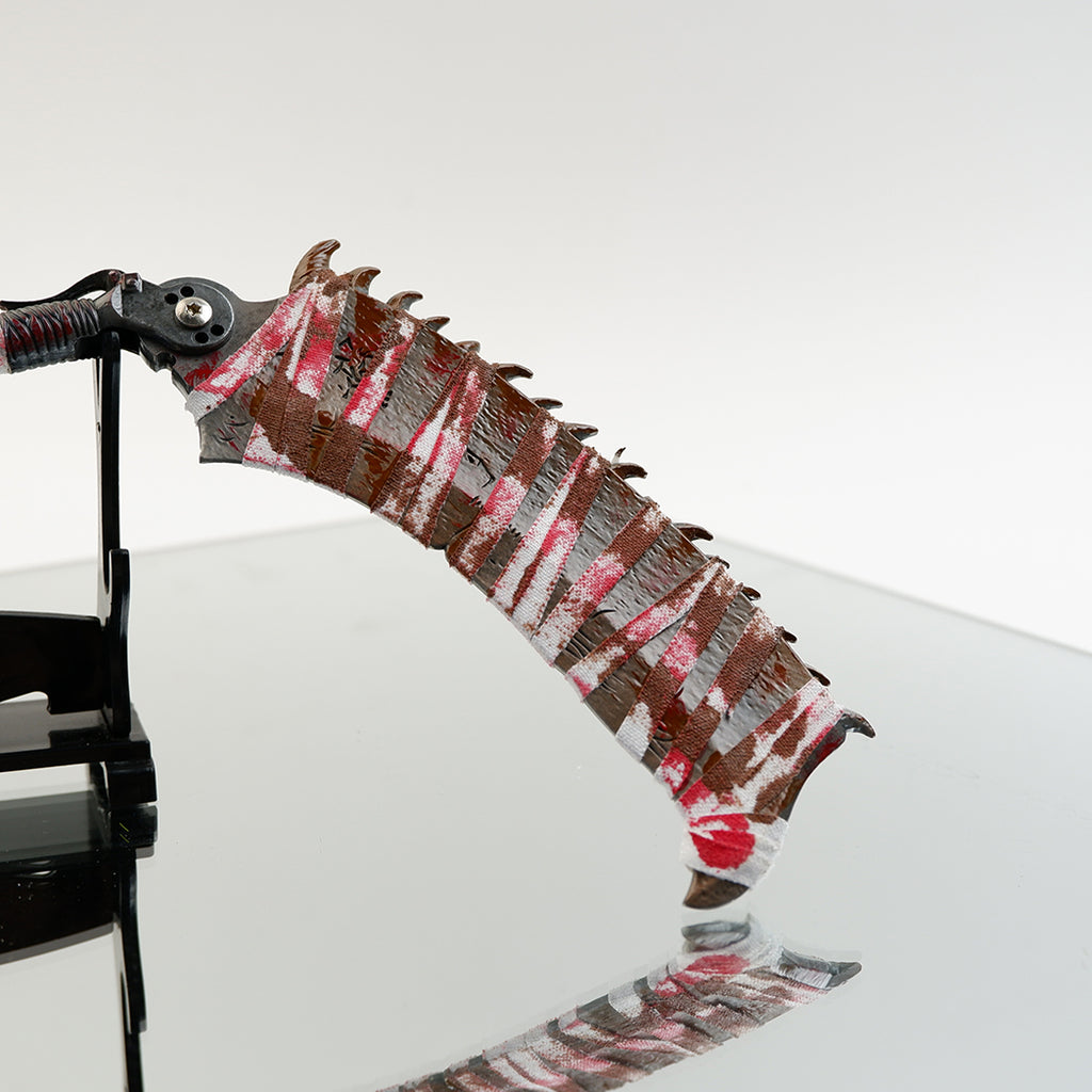 Bloodborne Saw Cleaver 22cm Metal Replica with Stand – Zinc Alloy Blood-Splattered Hunter Trick Weapon Collectible