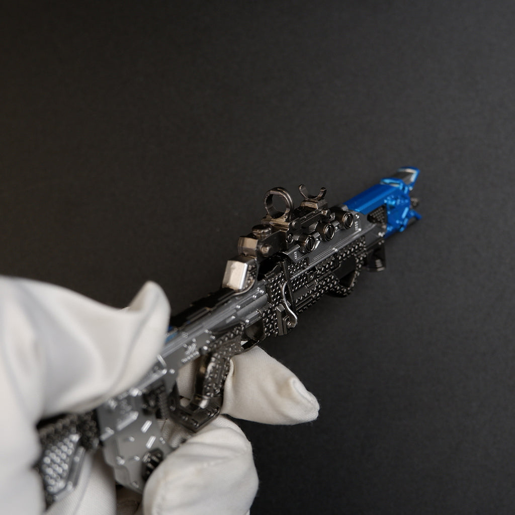 Apex Legends Volt SMG 16cm Metal Keychain – Zinc Alloy Energy Gun Cyber Blue Replica Collectible