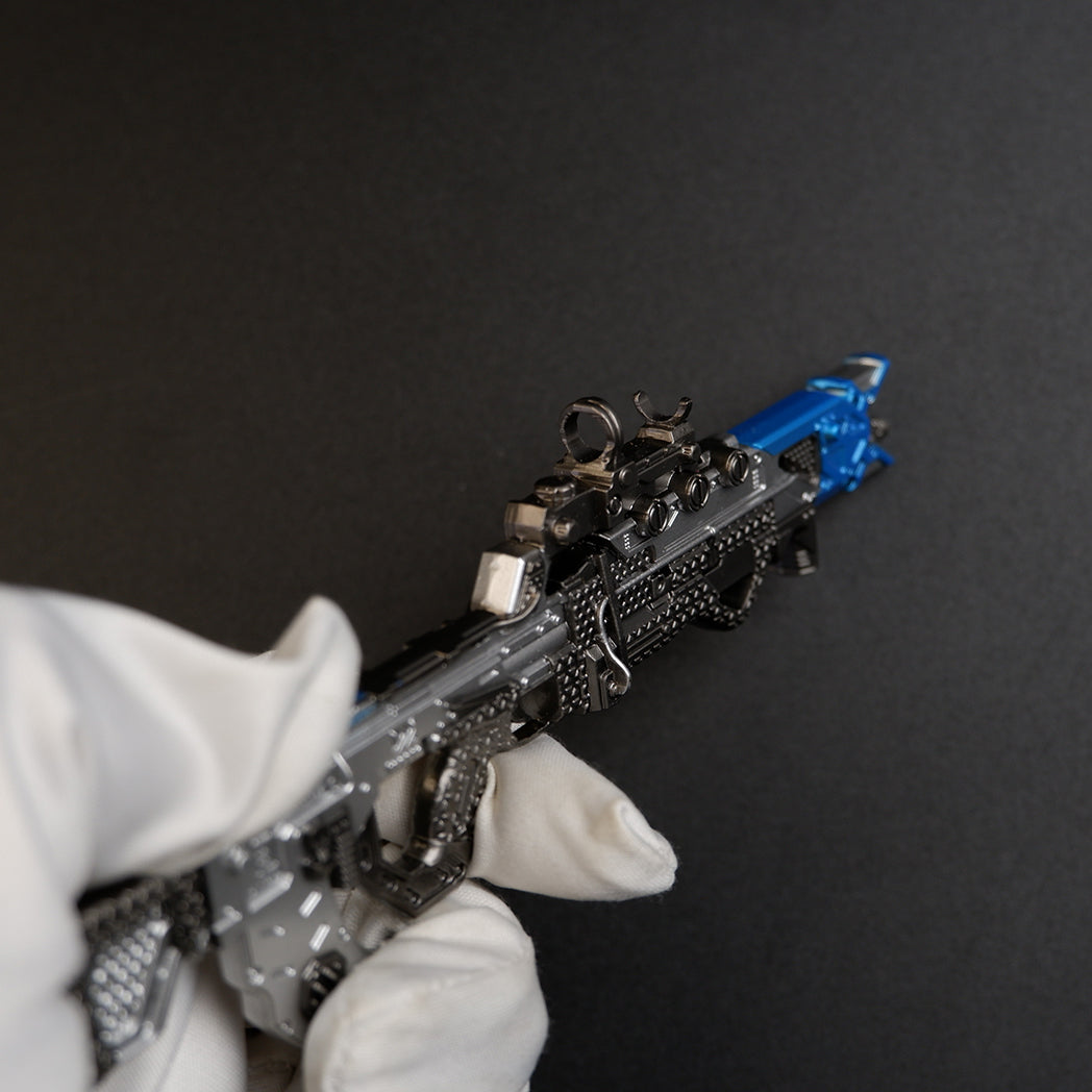 Apex Legends Volt SMG 16cm Metal Keychain – Zinc Alloy Energy Gun Cyber Blue Replica Collectible