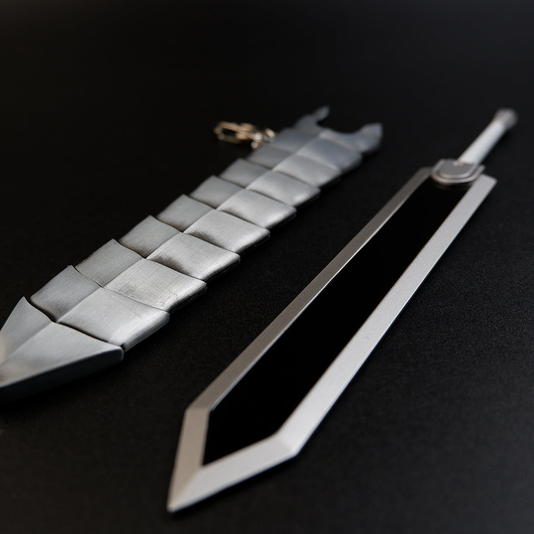 Berserk Guts Dragon Slayer Greatsword 17cm Metal Keychain with Scabbard – Zinc Alloy Anime Replica Collectible