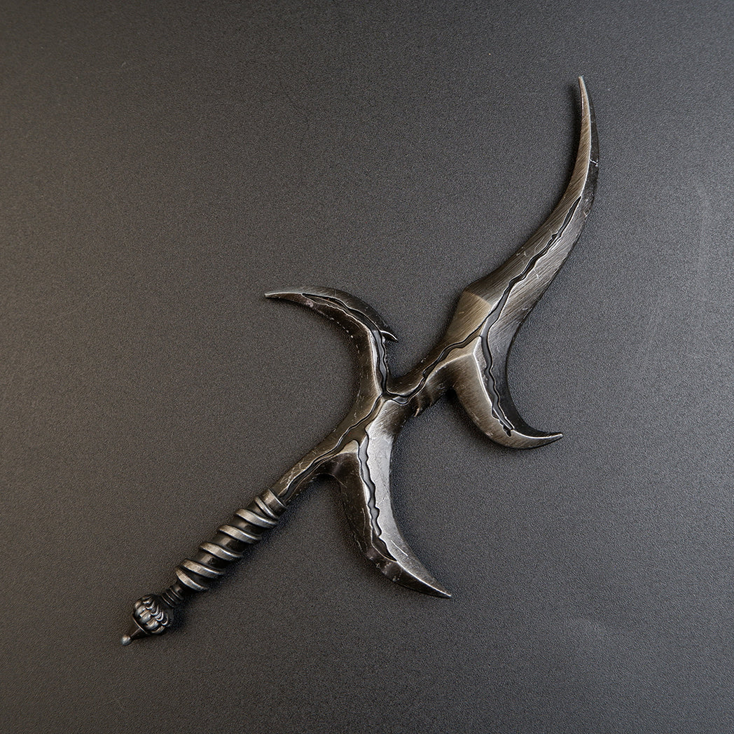 Elden Ring Bloodhound's Fang Curved Greatsword Metal Weapon Replica - 8.7" Zinc Alloy Curved Sword Toy Model Gift for Gamers & Collectors