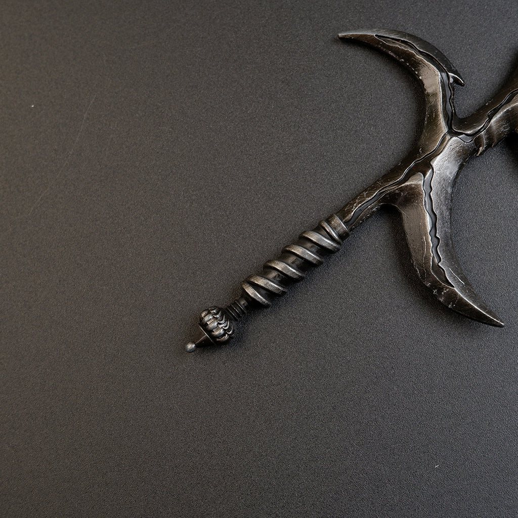 Elden Ring Bloodhound's Fang Curved Greatsword Metal Weapon Replica - 8.7" Zinc Alloy Curved Sword Toy Model Gift for Gamers & Collectors