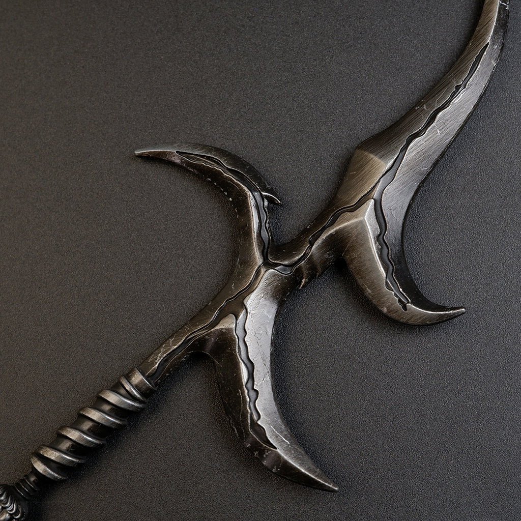 Elden Ring Bloodhound's Fang Curved Greatsword Metal Weapon Replica - 8.7" Zinc Alloy Curved Sword Toy Model Gift for Gamers & Collectors