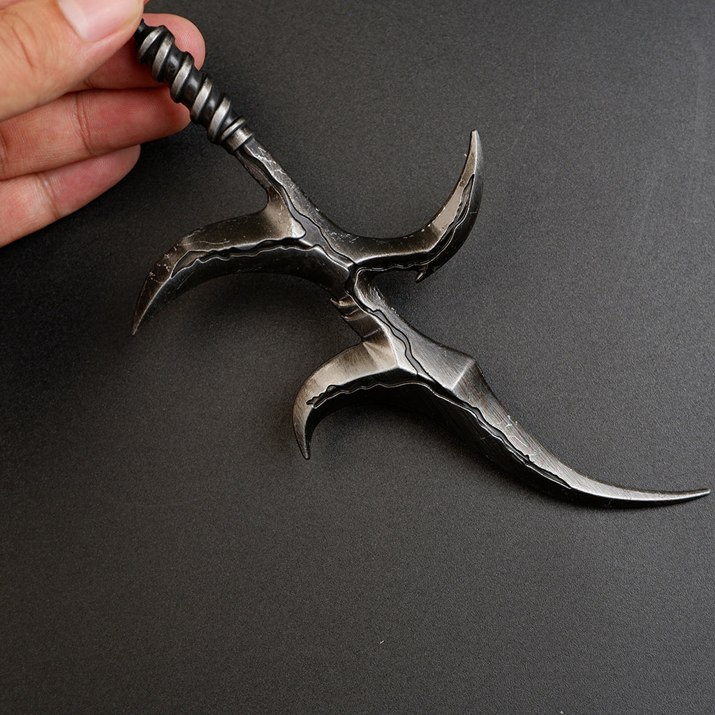 Elden Ring Bloodhound's Fang Curved Greatsword Metal Weapon Replica - 8.7" Zinc Alloy Curved Sword Toy Model Gift for Gamers & Collectors
