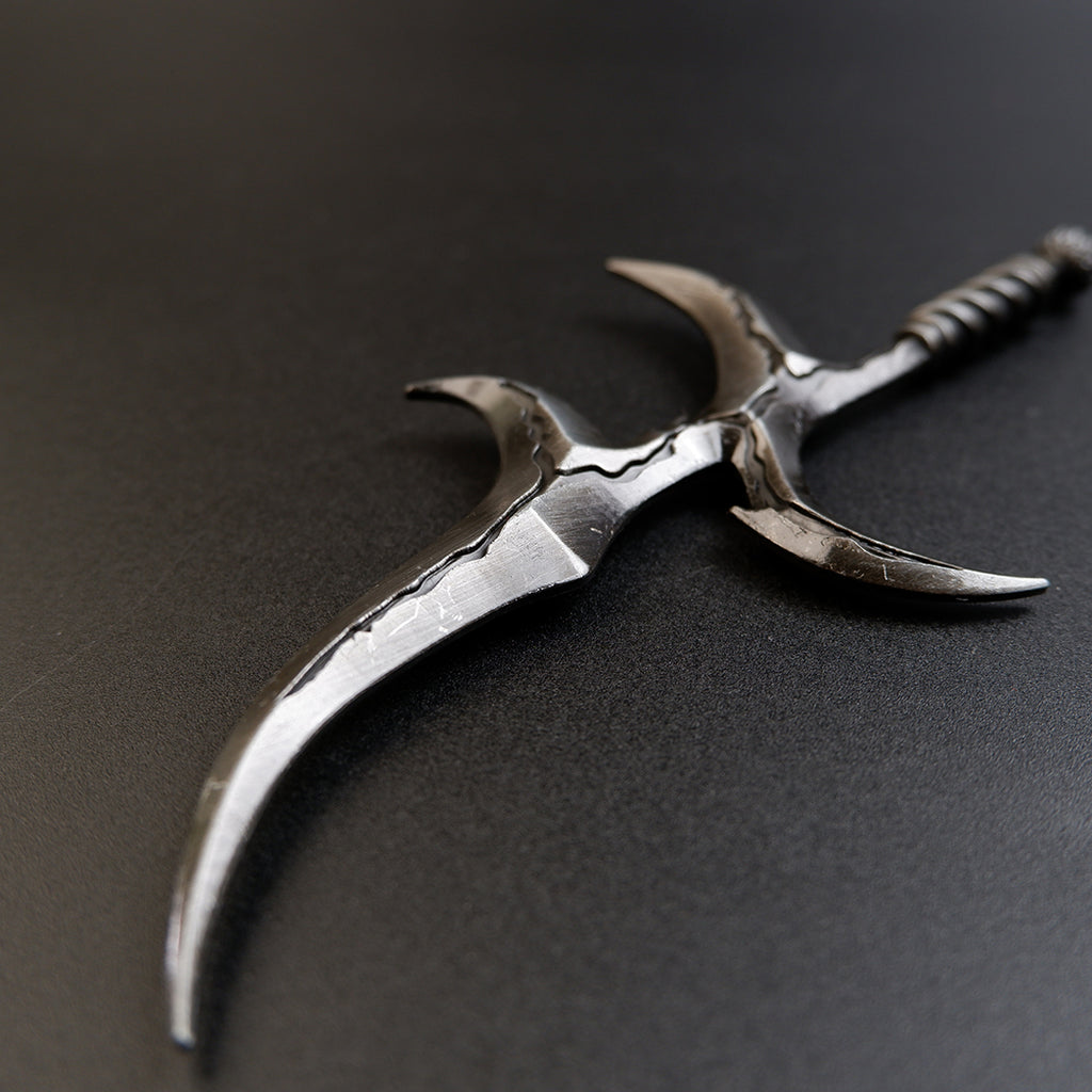 Elden Ring Bloodhound's Fang Curved Greatsword Metal Weapon Replica - 8.7" Zinc Alloy Curved Sword Toy Model Gift for Gamers & Collectors