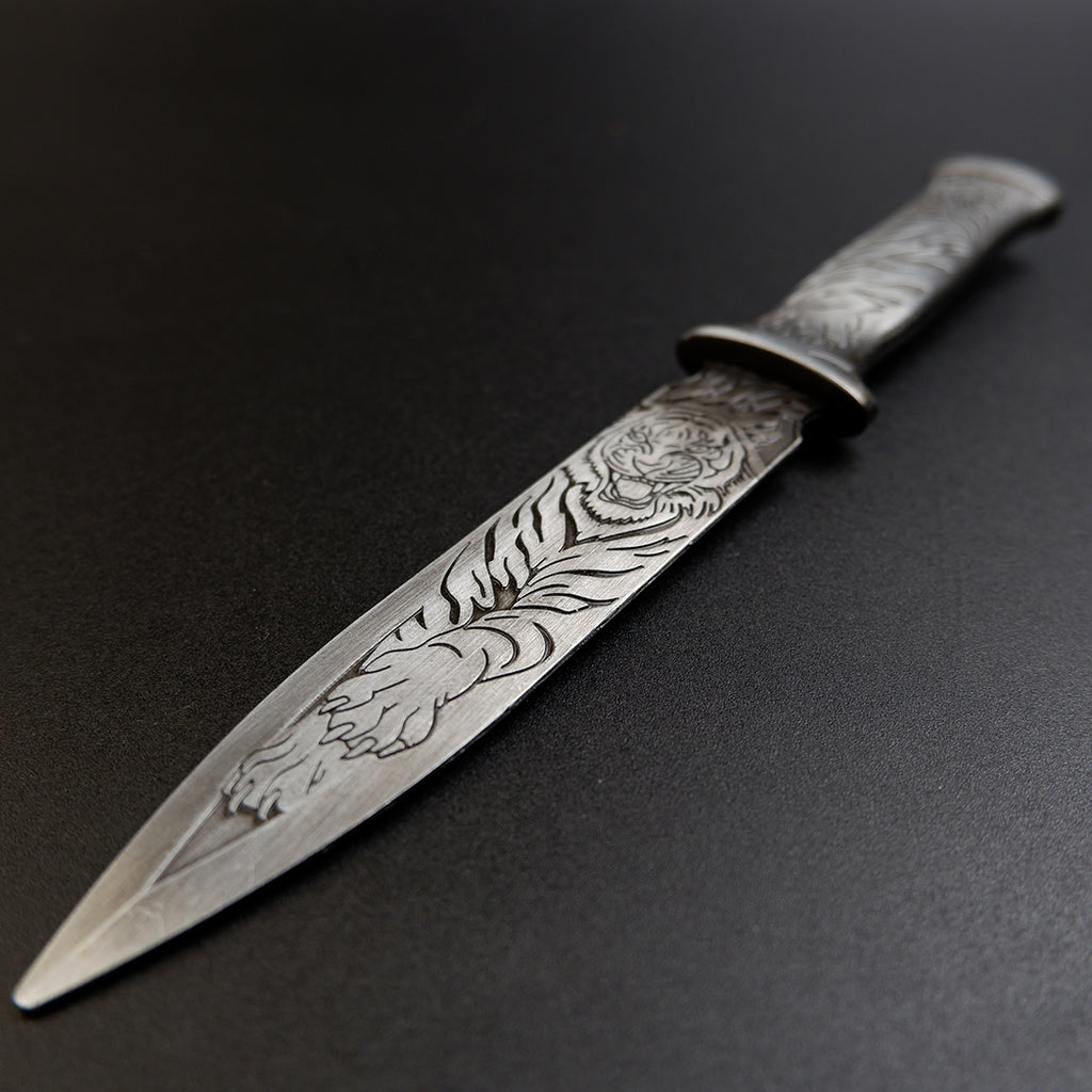 Valorant Xenohunter Knife 19cm Tiger Embossed Metal Replica – Zinc Alloy Antique Gunmetal Tactical Dagger Collectible