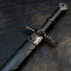 The Witcher 3 Geralt Steel Sword 22cm Metal Replica with Scabbard & Stand – Zinc Alloy Wolf Medallion Pommel Collectible
