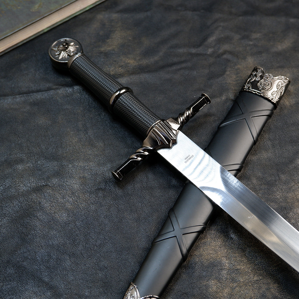 The Witcher 3 Geralt Steel Sword 22cm Metal Replica with Scabbard & Stand – Zinc Alloy Wolf Medallion Pommel Collectible