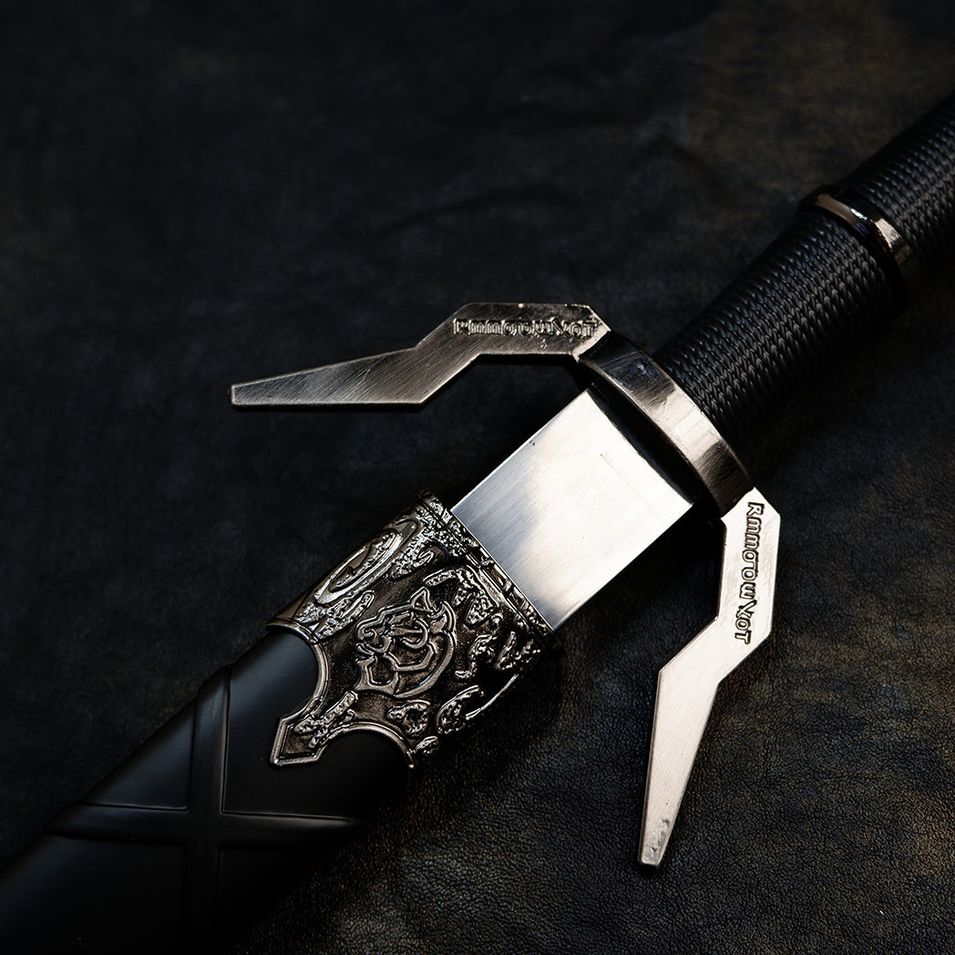 The Witcher 3 Geralt Silver Sword 22cm Metal Replica with Scabbard – Zinc Alloy Wolf School Twin Wolf Pommel Collectible