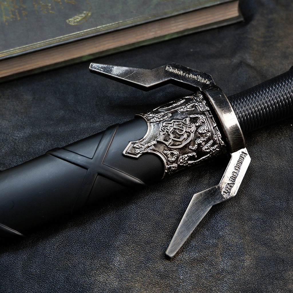 The Witcher 3 Geralt Silver Sword 22cm Metal Replica with Scabbard – Zinc Alloy Wolf School Twin Wolf Pommel Collectible