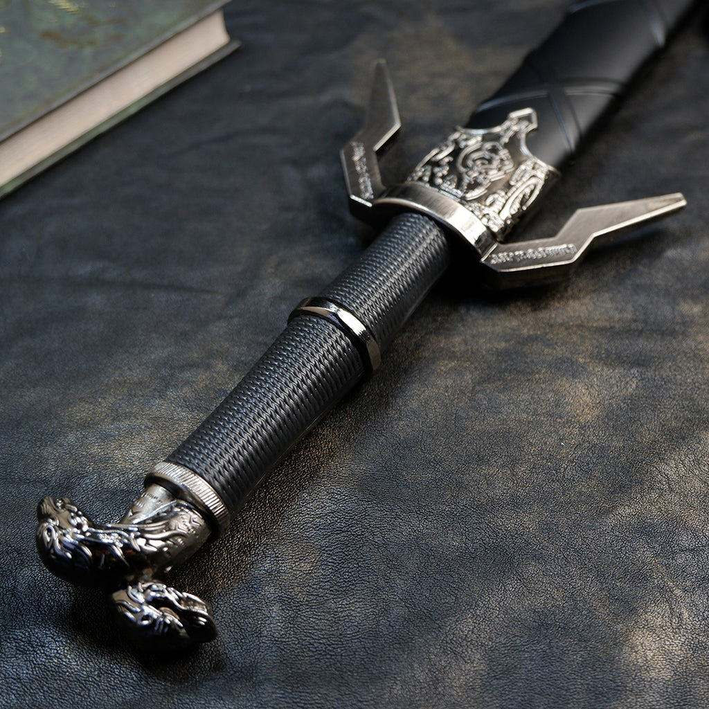 The Witcher 3 Geralt Silver Sword 22cm Metal Replica with Scabbard – Zinc Alloy Wolf School Twin Wolf Pommel Collectible