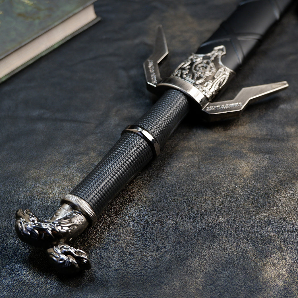 The Witcher 3 Geralt Silver Sword 22cm Metal Replica with Scabbard – Zinc Alloy Wolf School Twin Wolf Pommel Collectible