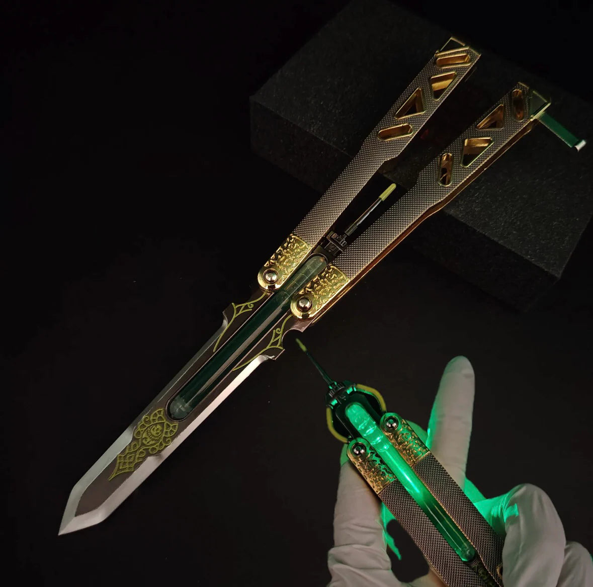 Apex Legends Octane Heirloom Glow Handcrafted – Metal Display Collectible