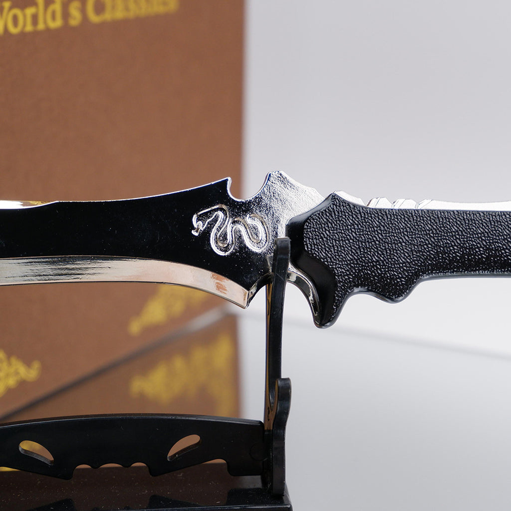 Resident Evil 4 Leon Kennedy Tactical Knife 18cm Metal Replica – RE4 Remake Display Collectible