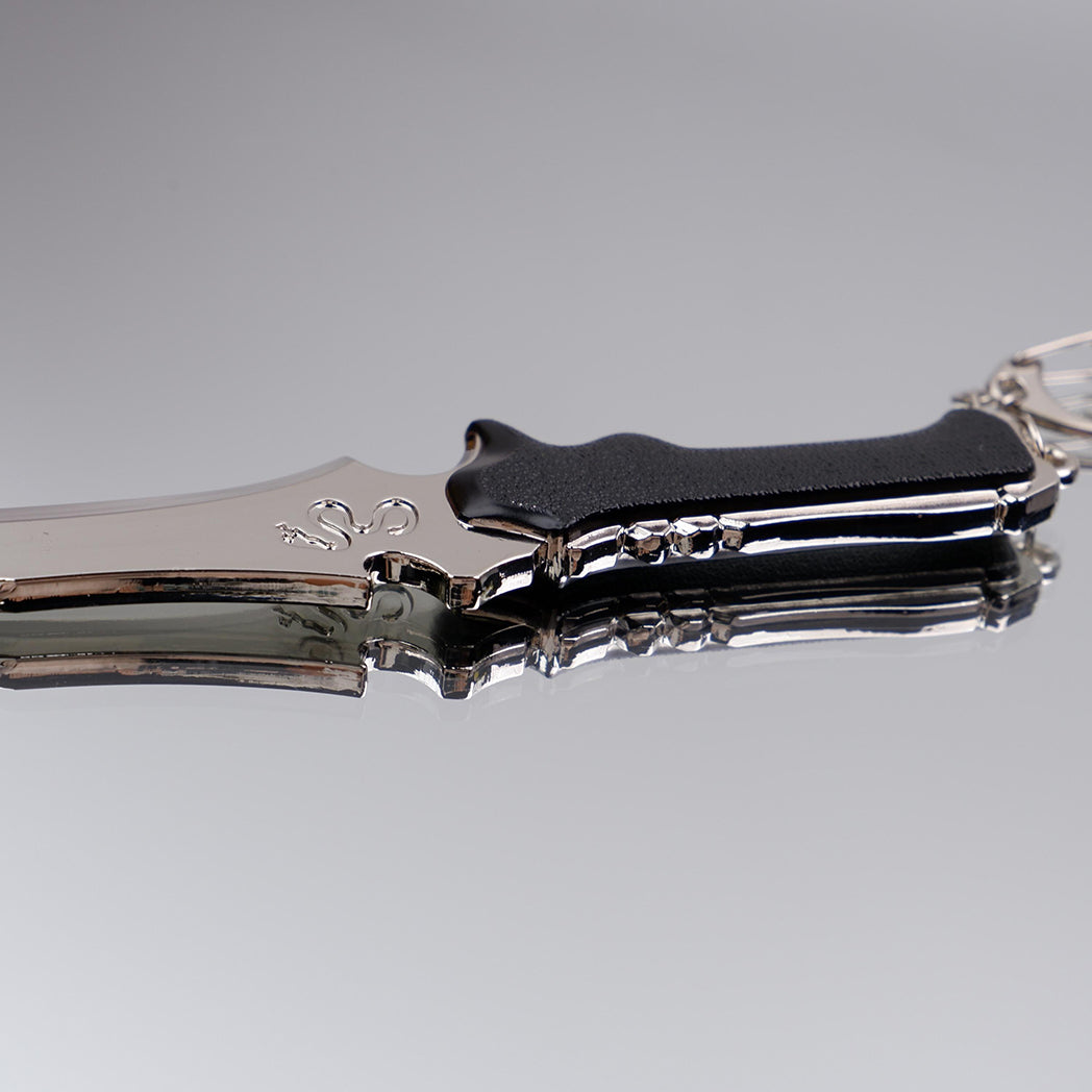 Resident Evil 4 Leon Kennedy Tactical Knife 18cm Metal Replica – RE4 Remake Display Collectible