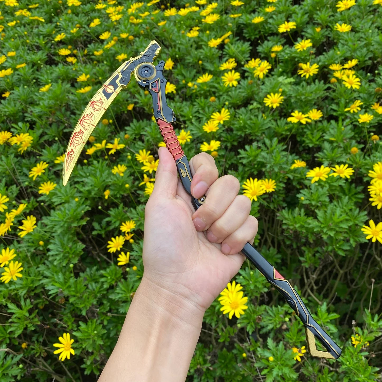 Apex Legends Undead Heirloom Death Grip – Metal Display Collectible