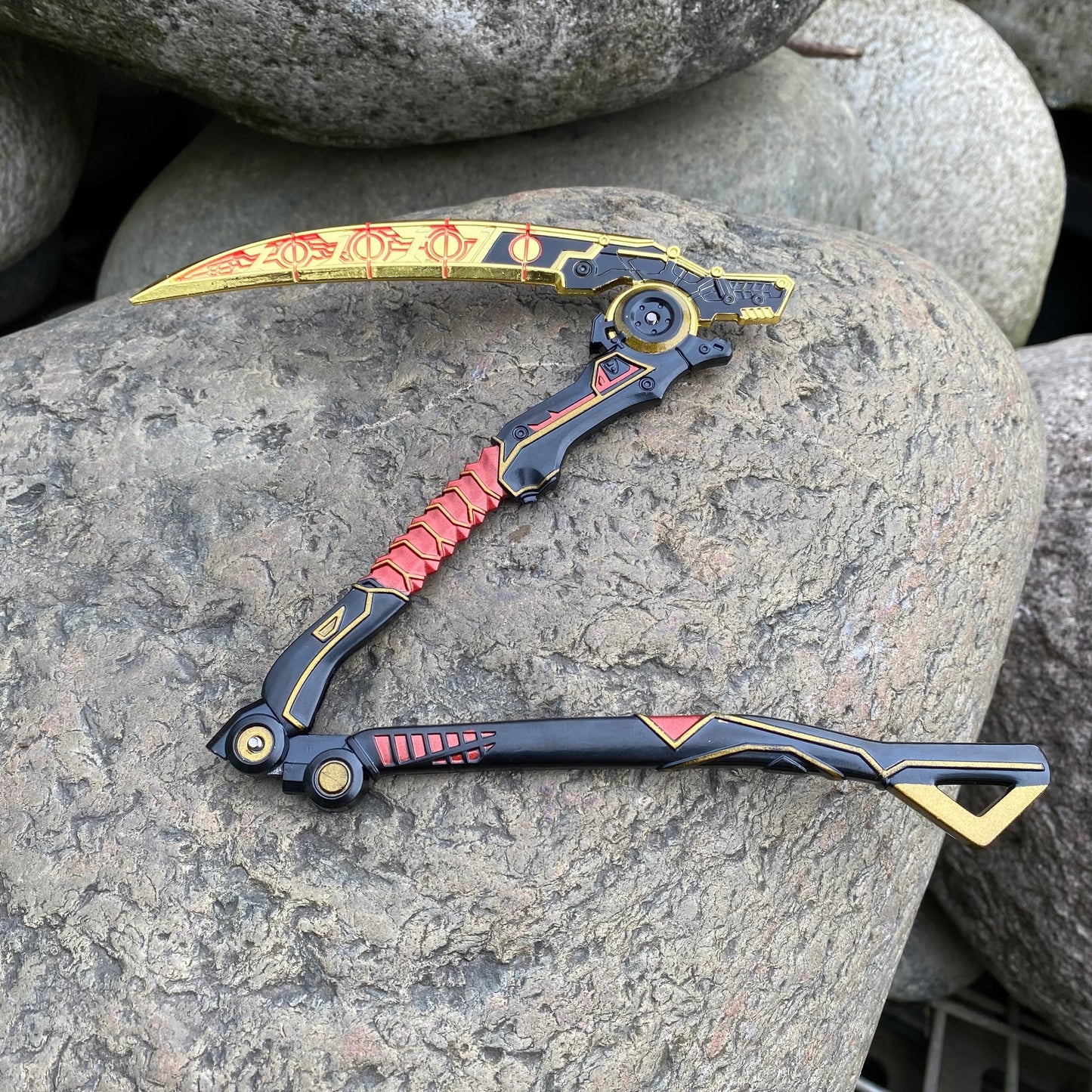 Apex Legends Undead Heirloom Death Grip – Metal Display Collectible