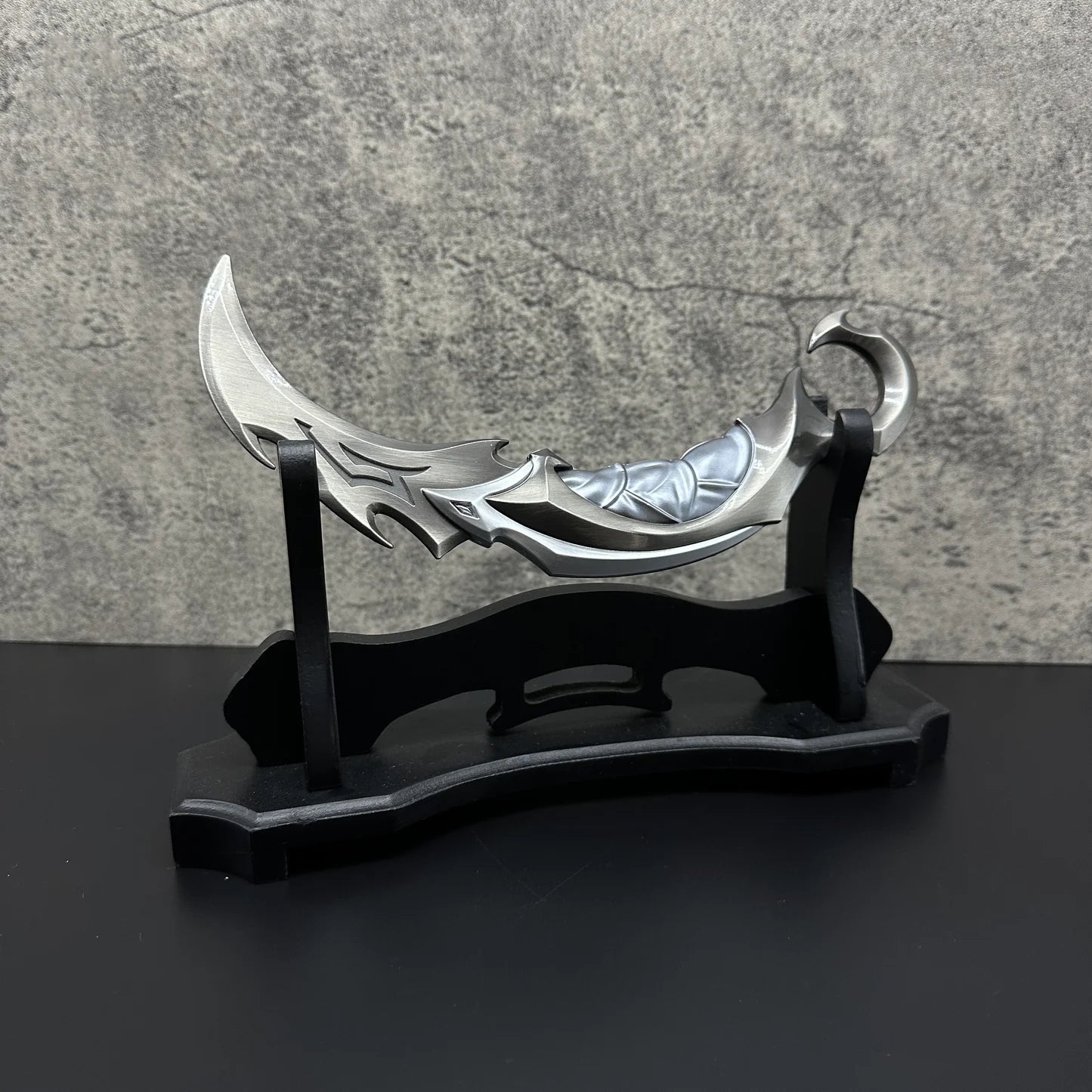 Reaver Rotating Ring Display Prop – Handcrafted Metal Gift | Valorant Inspired