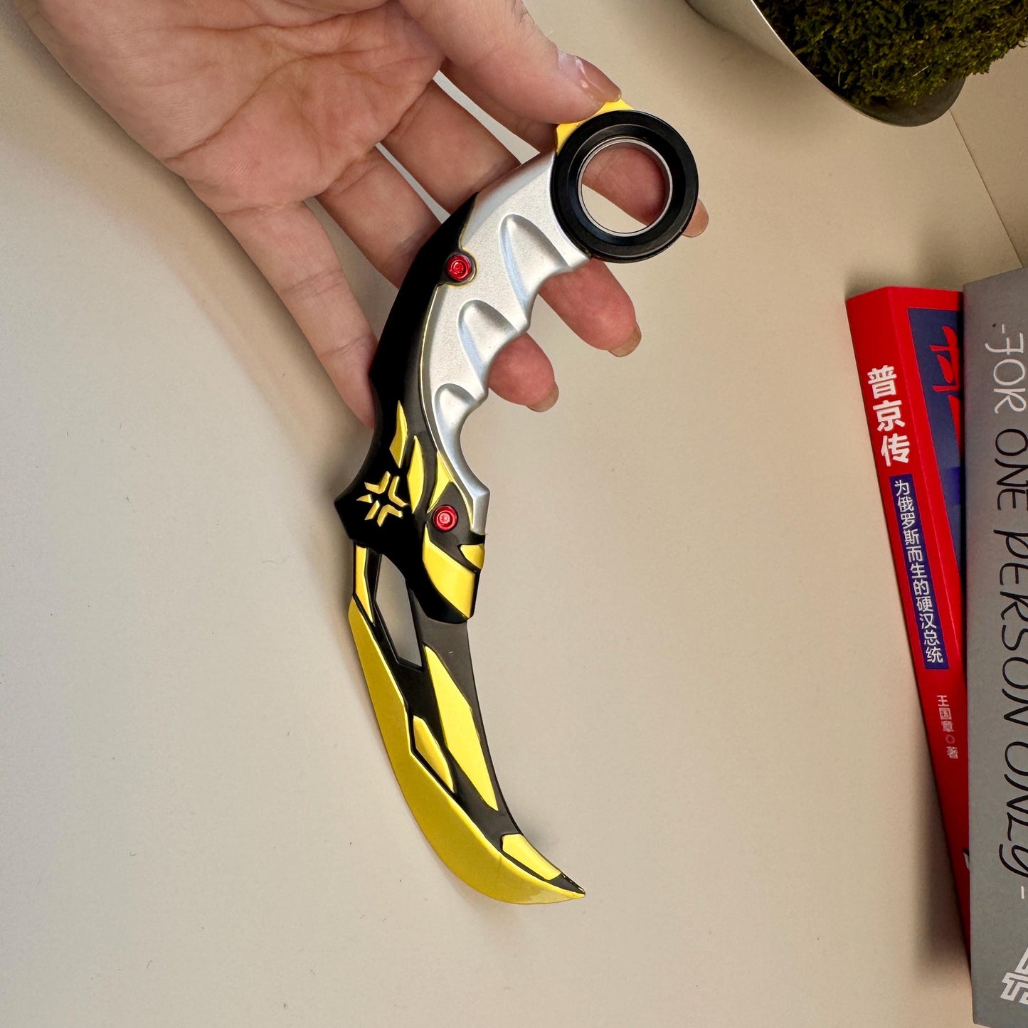 Valorant Handmade Metal Weapons, Reaver Karambit Knife, Rotate Blunt Blade Trainer Reaver Knife, Cosplay Prop, Weapons Replica, Toys Gift