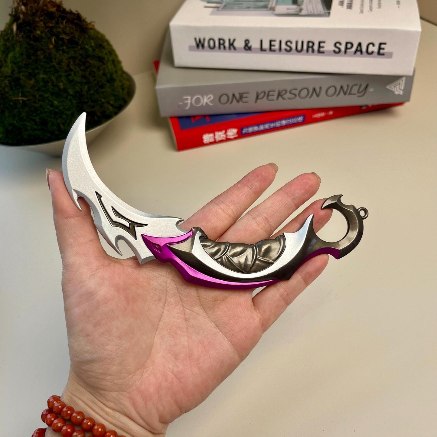 Valorant Reaver Karambit, Valorant knife, Handmade Metal Weapons Model, Rotate Trainer Knife, Game Peripheral, Weapons Replica, Toys Gifts