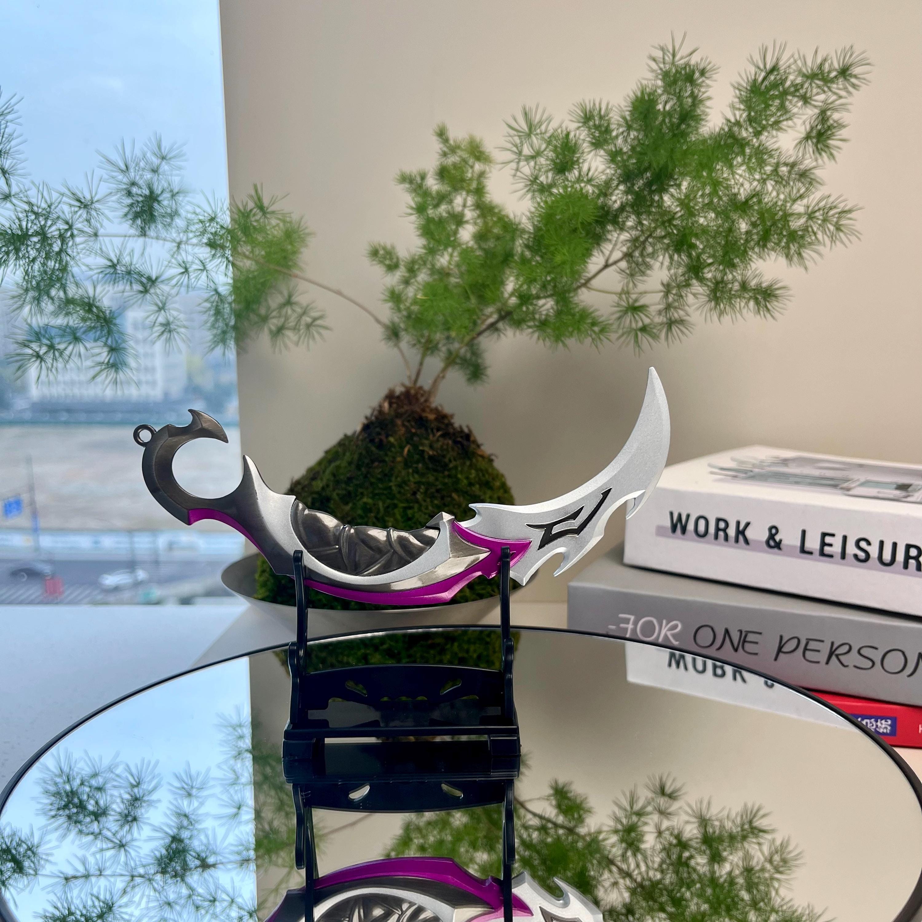 Valorant Reaver Karambit Dagger – Handcrafted Metal Prop, Spinning Trainer Gift