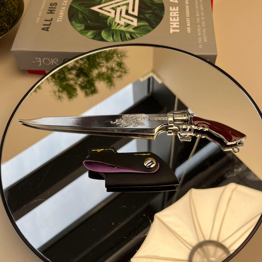 Final Fantasy VIII Squall Leonhart Gunblade with Griffon Amulet – Metal Display Collectible