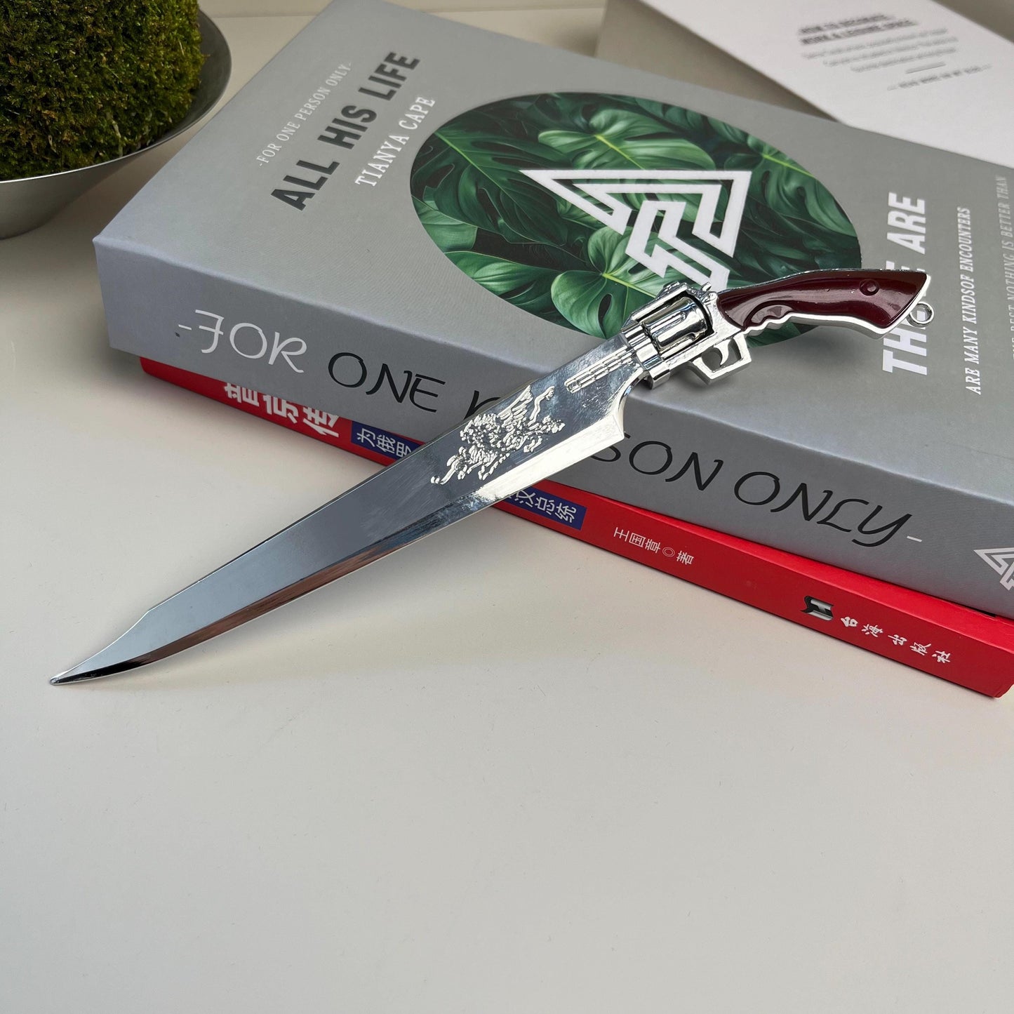 Final Fantasy Viii, Large Squall Gunblade Leonhart, Griever Amulet With Engraving On The Blade, Weapon Replica, Metal Weapon Model, Desk Toy