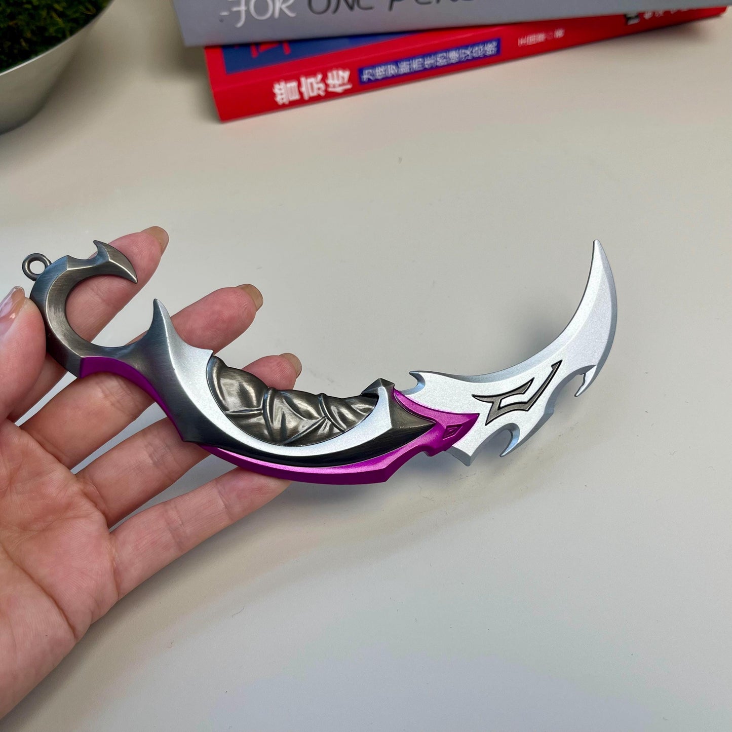 Valorant Reaver Karambit, Valorant knife, Handmade Metal Weapons Model, Rotate Trainer Knife, Game Peripheral, Weapons Replica, Toys Gifts