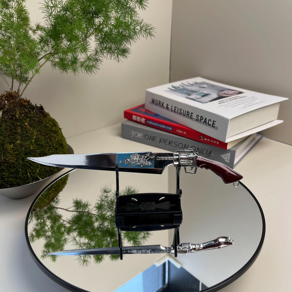 Final Fantasy VIII Squall Leonhart Gunblade with Griffon Amulet – Metal Display Collectible