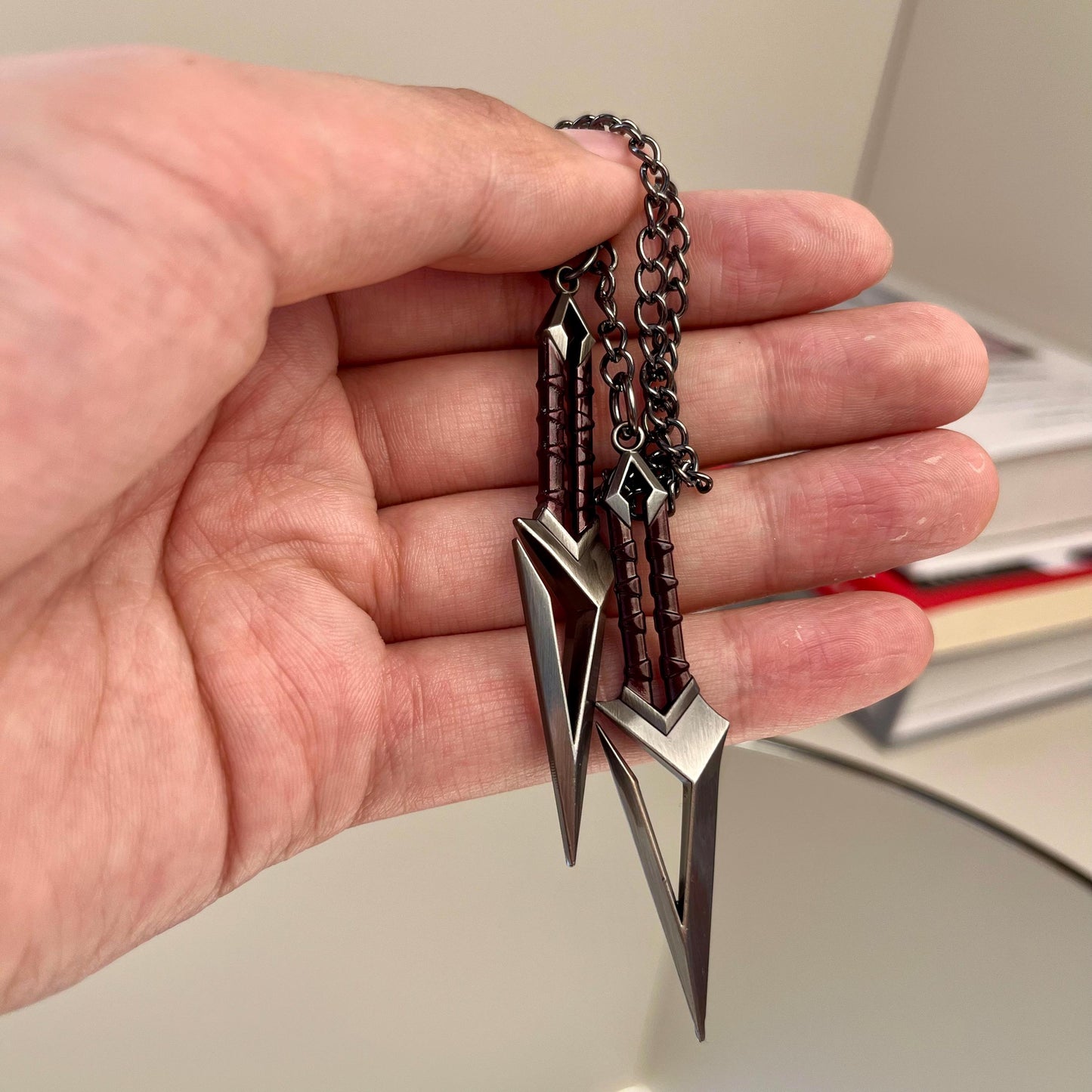 Valorant Kuronami No Yaiba Keychain, Valorant Knife, Valorant Keychain, Metal Weapons Model, Game Peripheral, Weapons Replica, Desk Toy Gift
