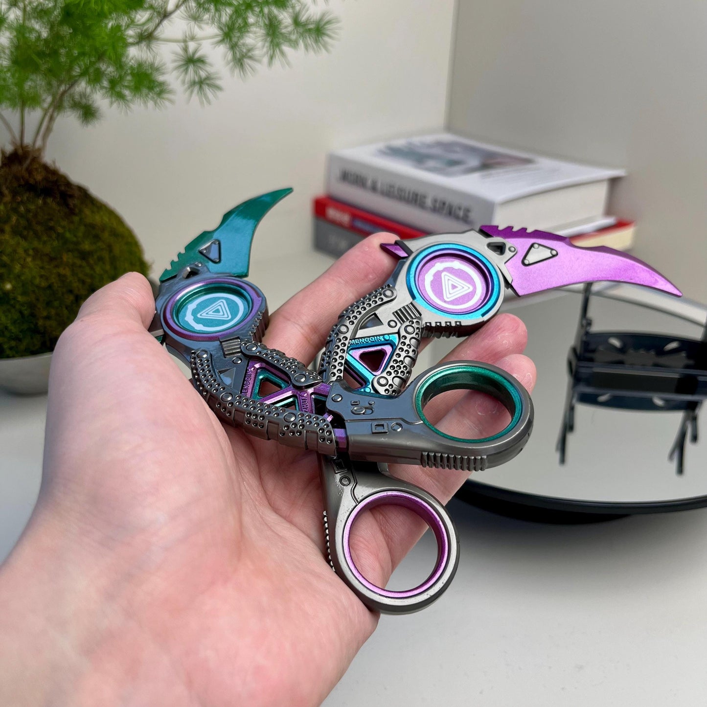 Apex Legends Raptor's Claw, General Heirloom Weapon, Game Peripheral, Metal Karambit Knife Model, Desktop Weapon Model, Gifts Toys for Boys