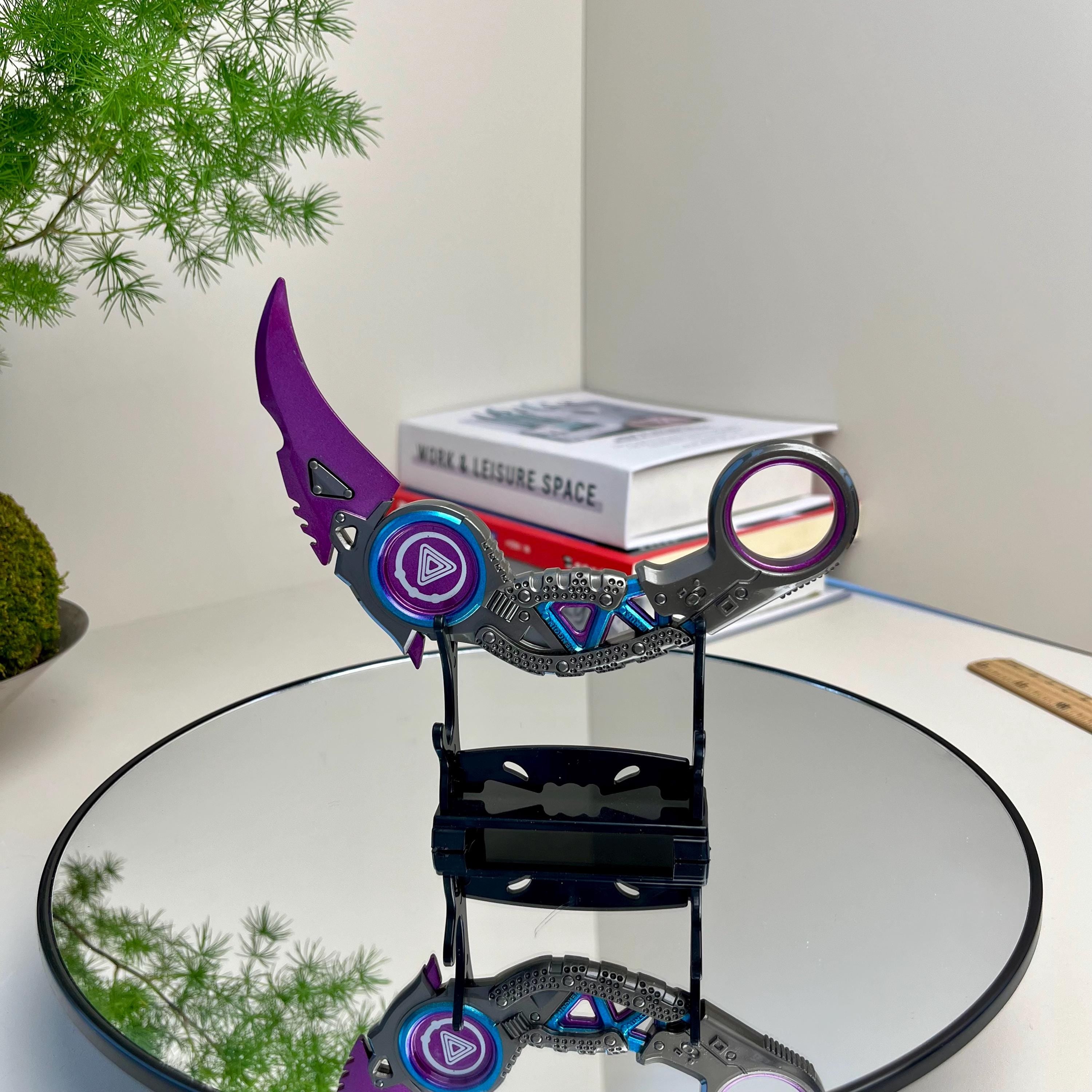 Apex Legends Raptor Claw – Metal Claw Knife Heirloom, Gaming Peripheral & Desk Ornament Gift