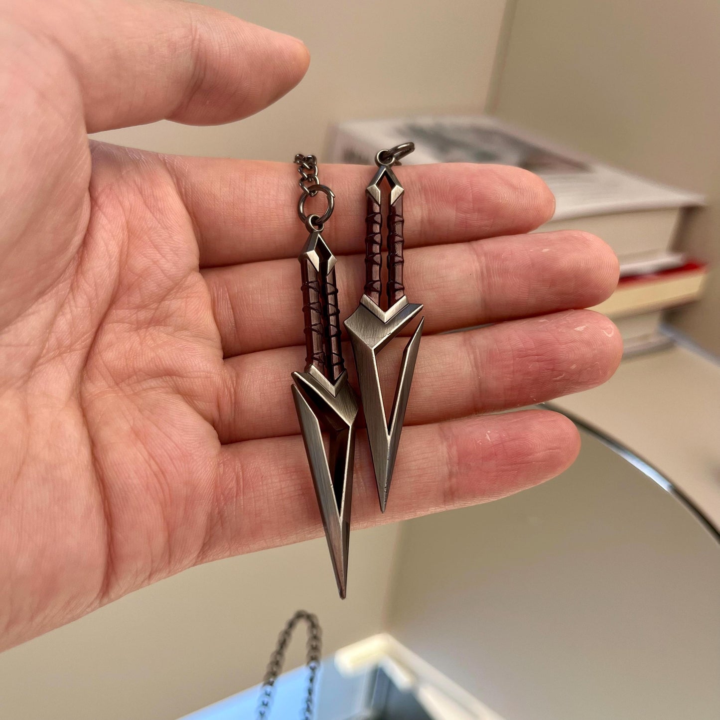 Valorant Kuronami No Yaiba Keychain, Valorant Knife, Valorant Keychain, Metal Weapons Model, Game Peripheral, Weapons Replica, Desk Toy Gift