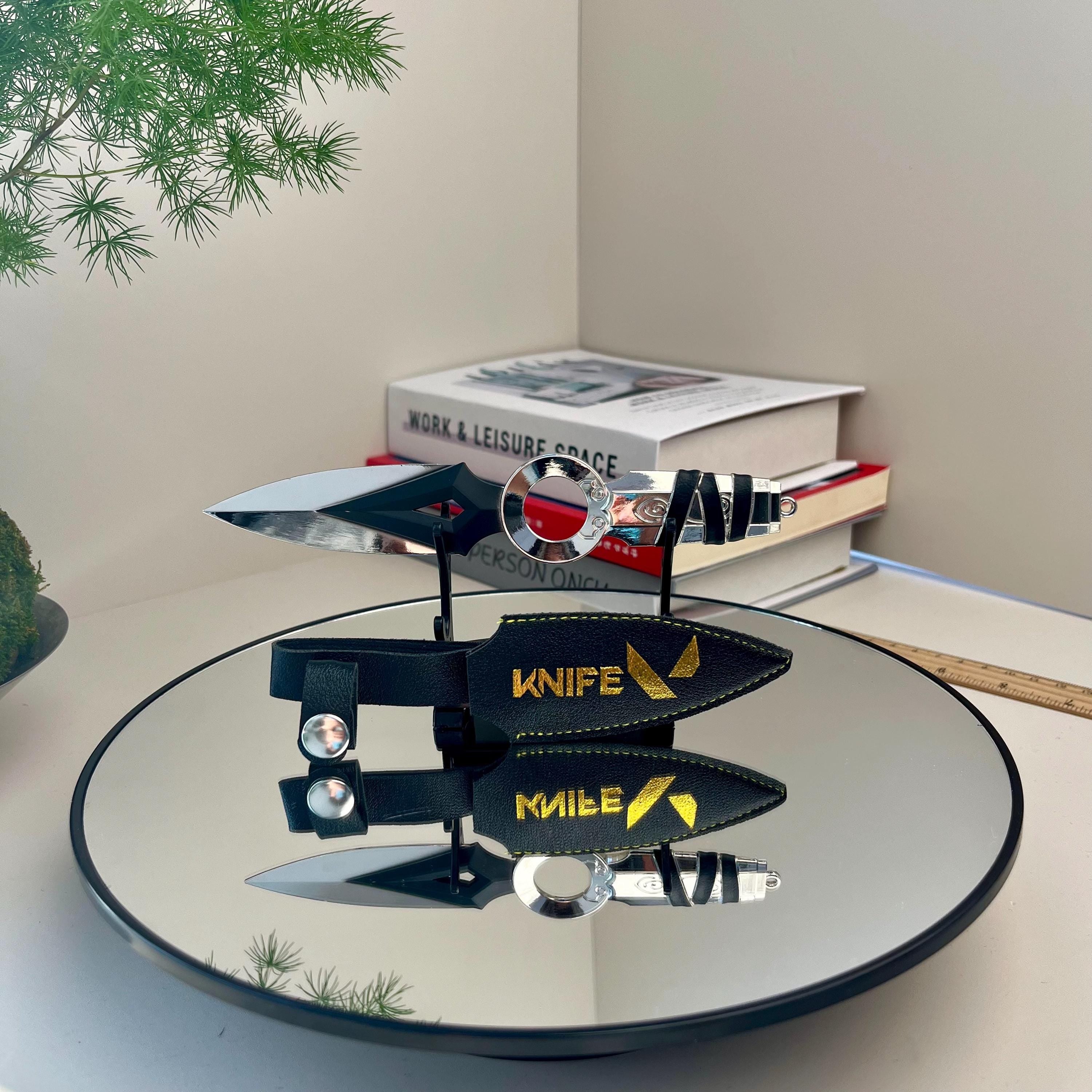 Valorant Jett Kunai Knife - Handcrafted metal, with scabbard, rotatable, a gamer's collectible.