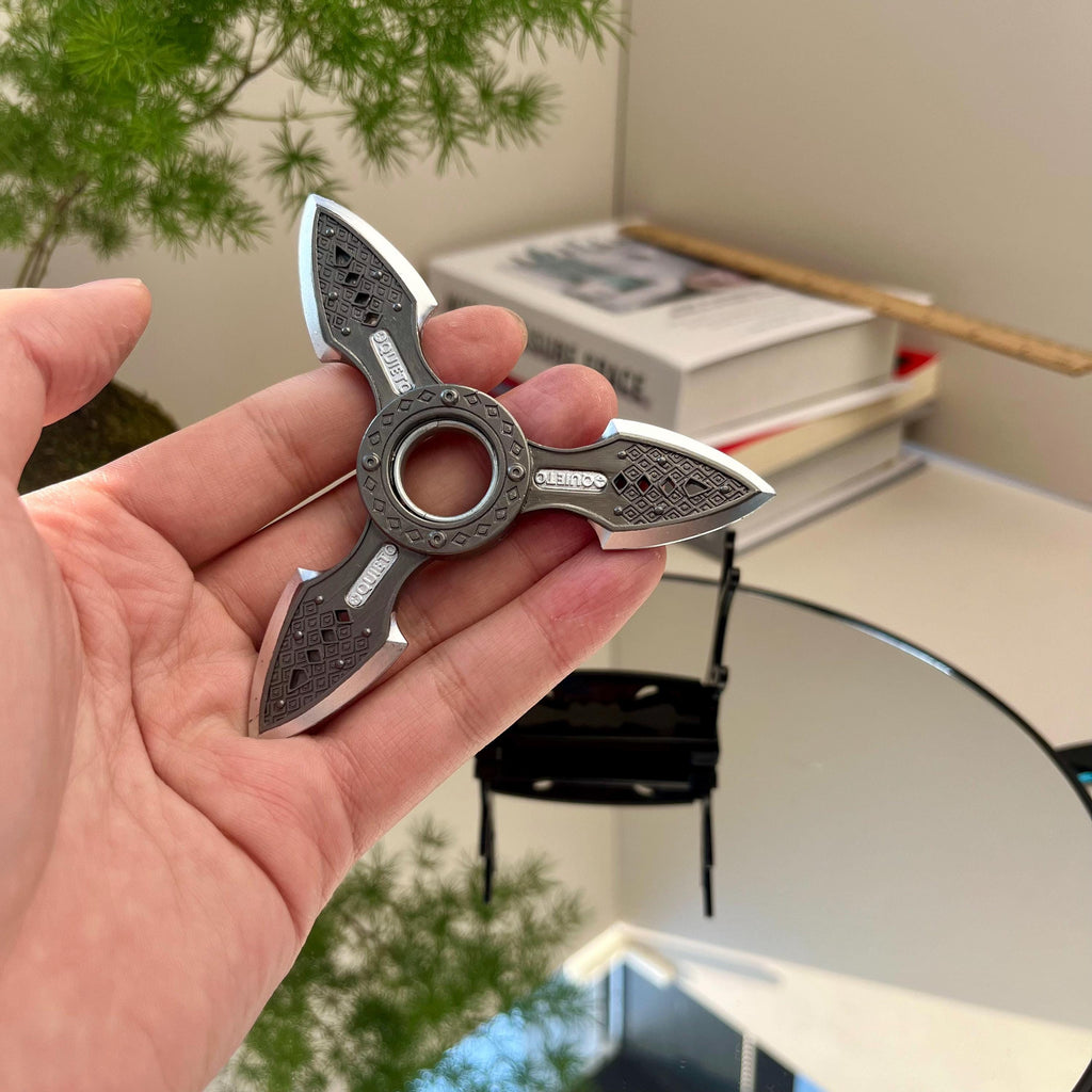 Apex Legends Heirloom – Wraith Darts Rotatable Metal Collectible