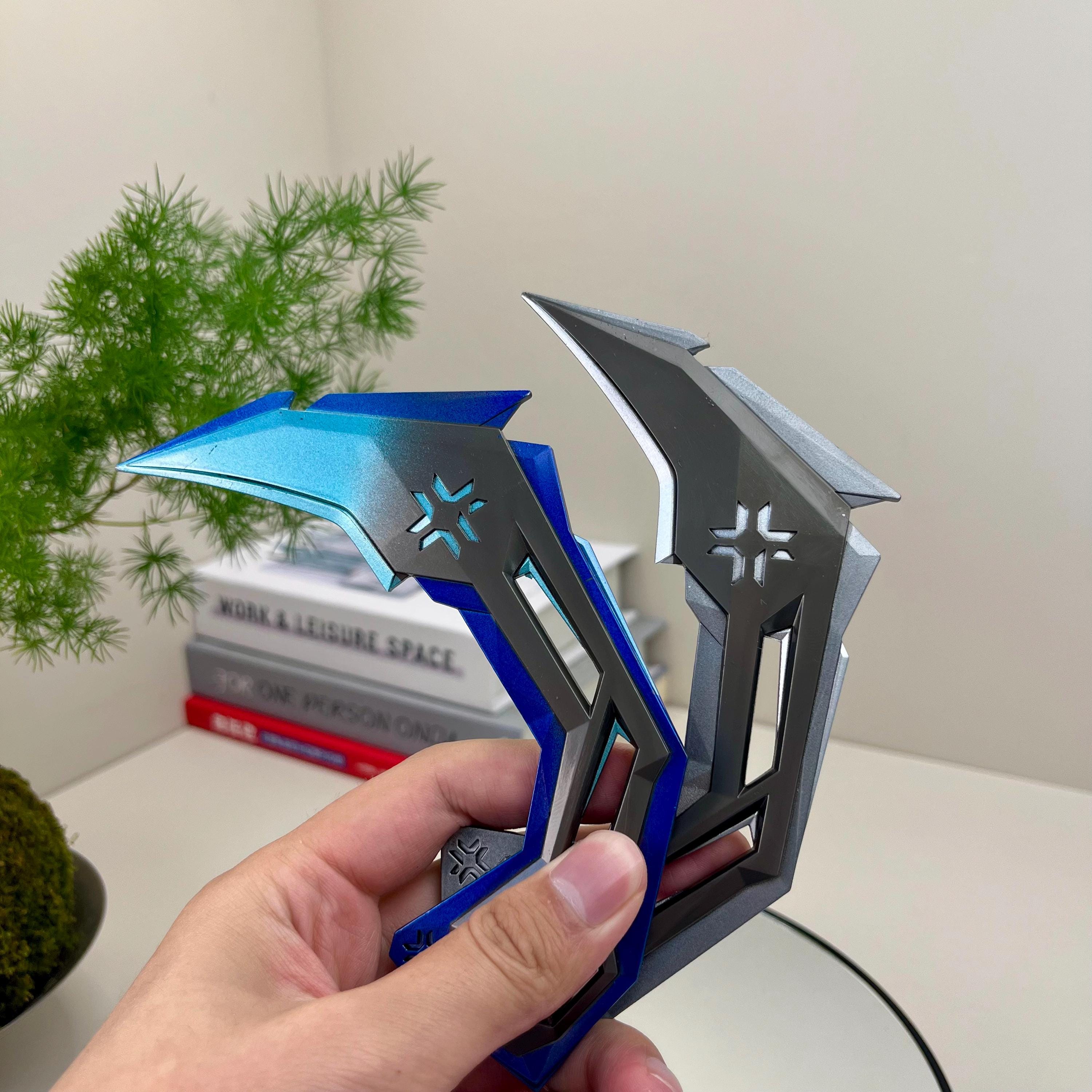 Valorant VCT Karambit Knife – Handmade Metal Replica, Game Collectible & Desk Ornament