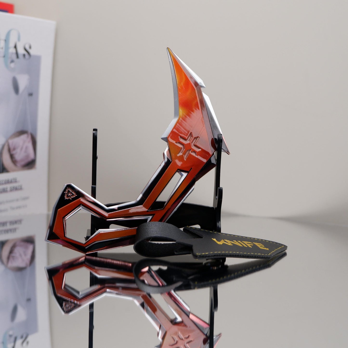 Valorant Melee Weapon Game Peripheral VCT Claw Knife Model, 3d Alloy, Rotatable Coach Metal Knife, Cosplay Prop,Desktop Decoration, Gift Toy