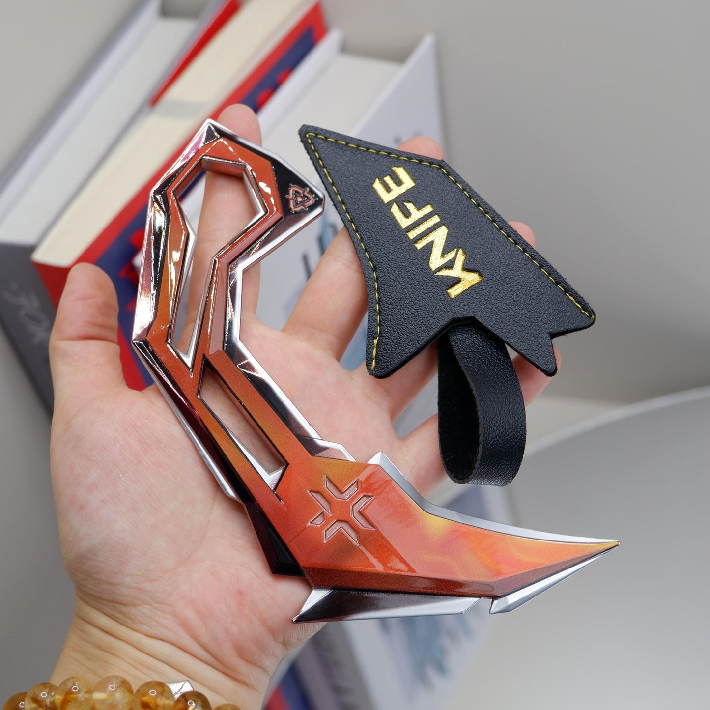 Valorant Melee Weapon Game Peripheral VCT Claw Knife Model, 3d Alloy, Rotatable Coach Metal Knife, Cosplay Prop,Desktop Decoration, Gift Toy