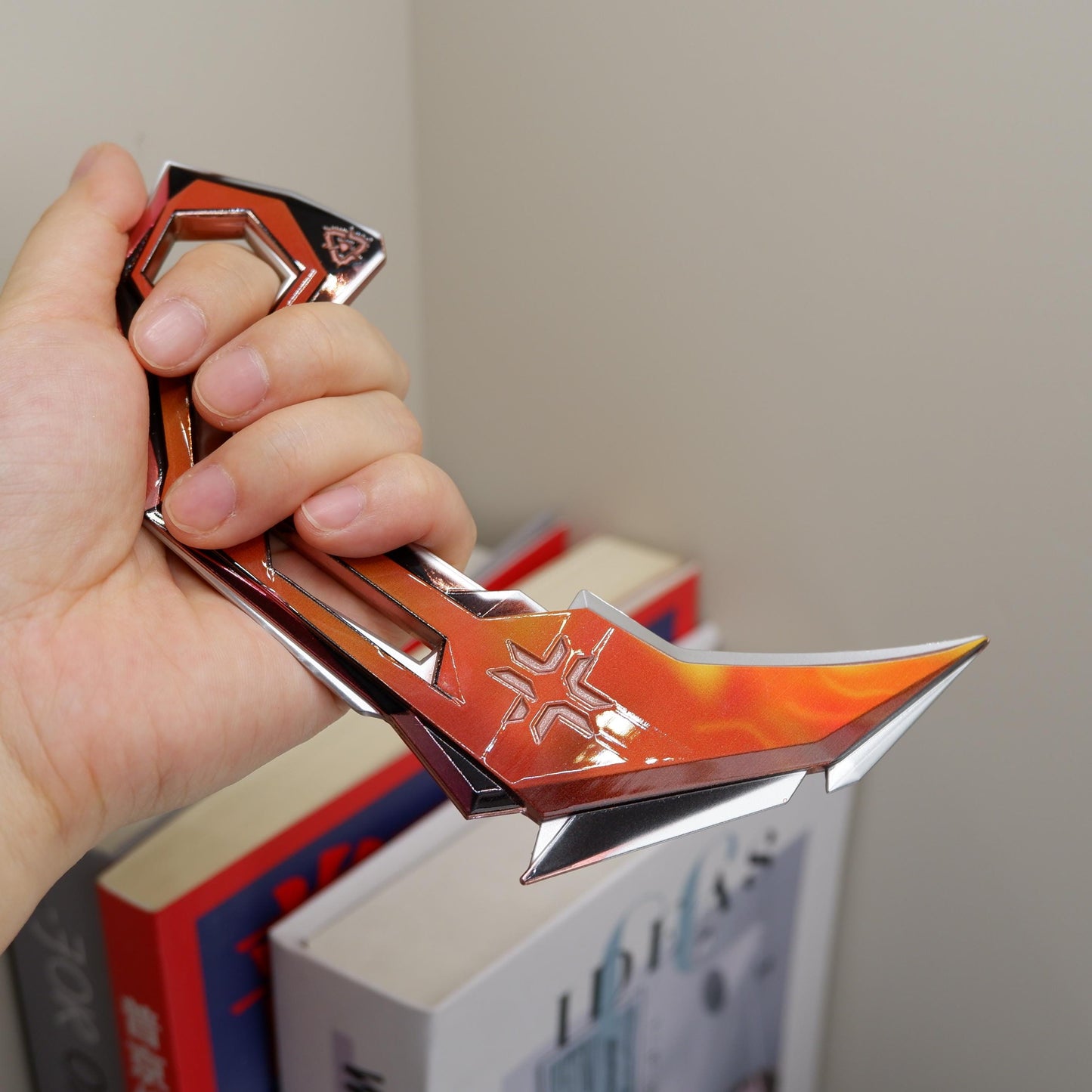Valorant Melee Weapon Game Peripheral VCT Claw Knife Model, 3d Alloy, Rotatable Coach Metal Knife, Cosplay Prop,Desktop Decoration, Gift Toy